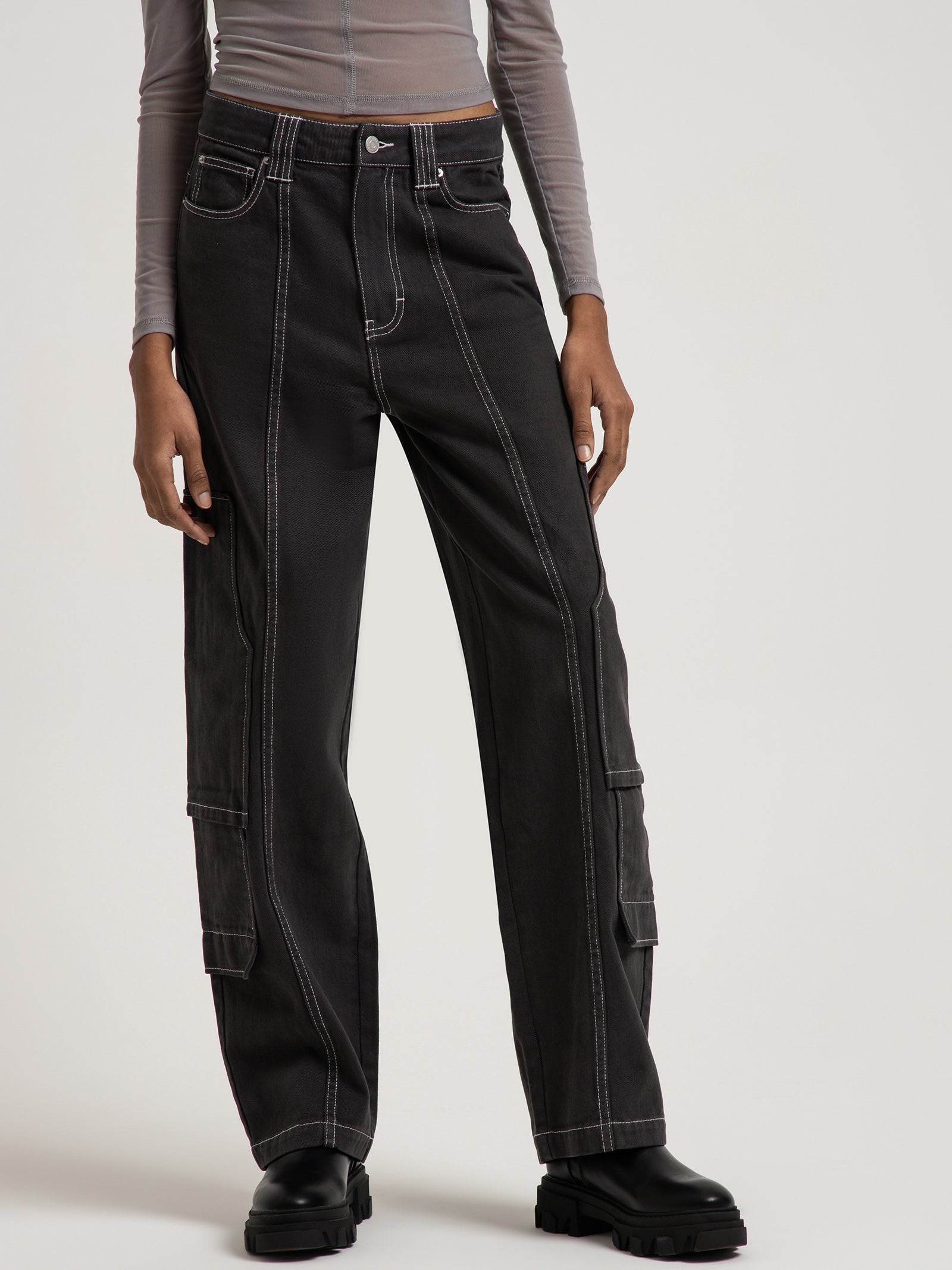 Delta Mid Rise Cargo Pants in Charcoal