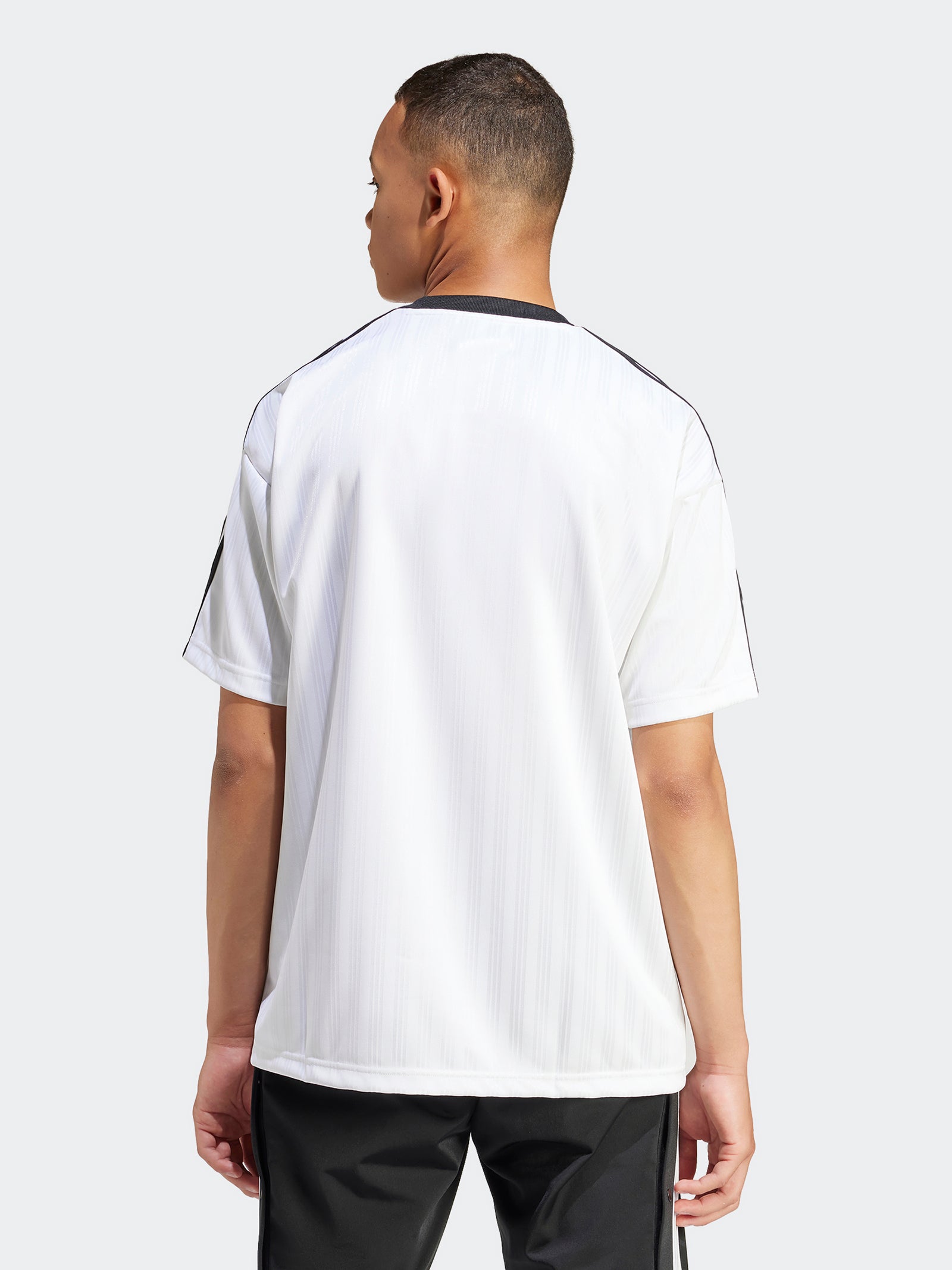 Adicolor T-Shirt in White & Black