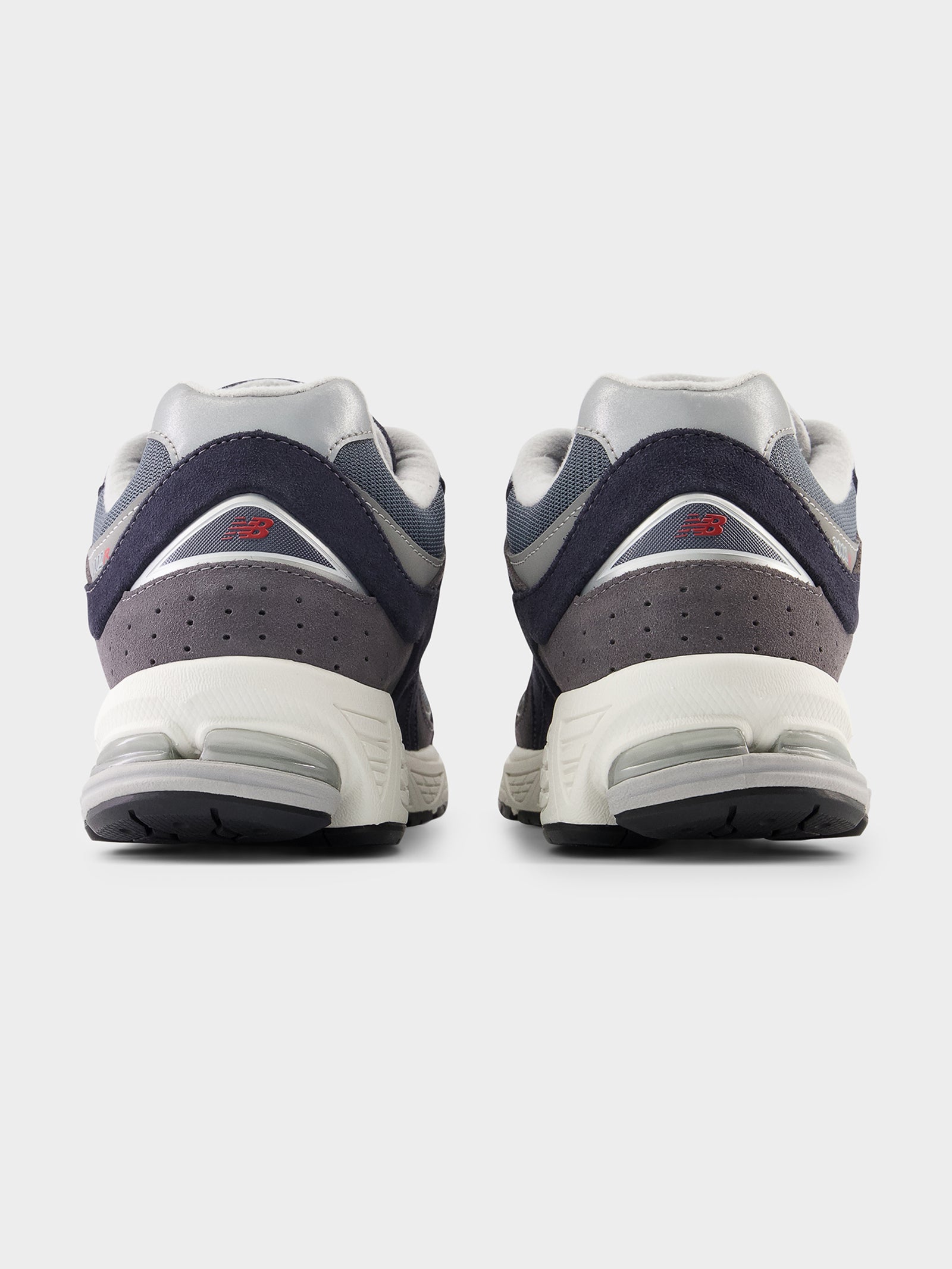 Unisex 2002R Sneakers in Navy & Grey