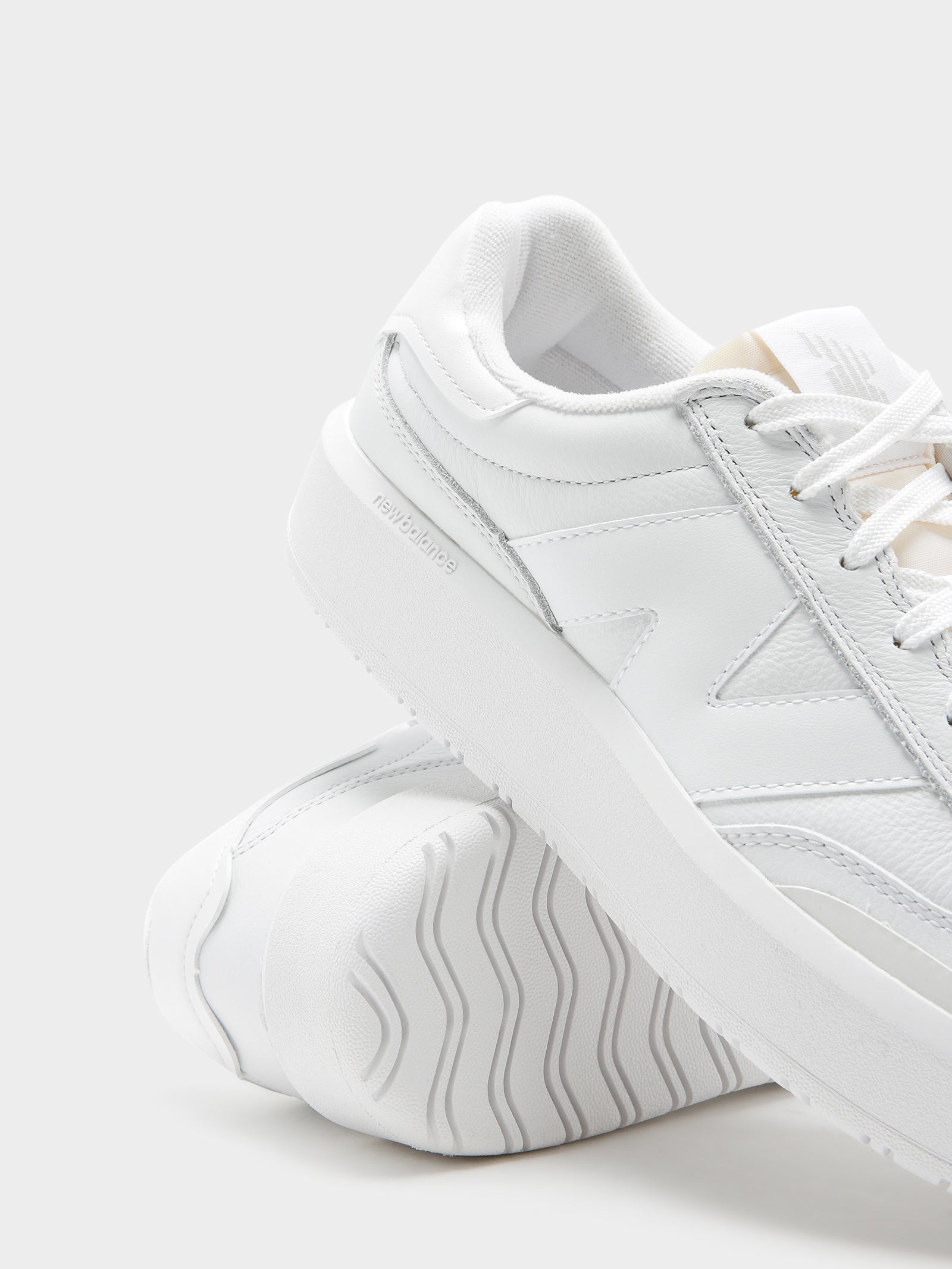 Unisex CT302 Sneakers in White