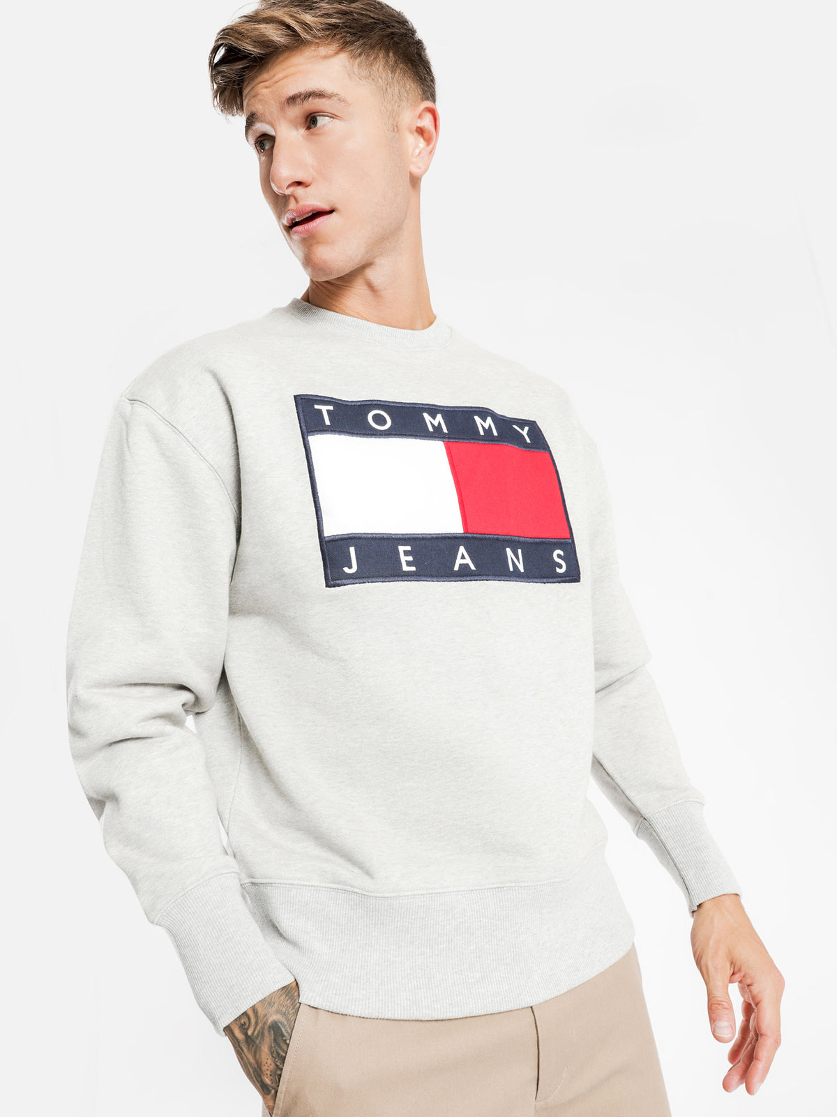 Tommy Flag Crew Sweater in Grey
