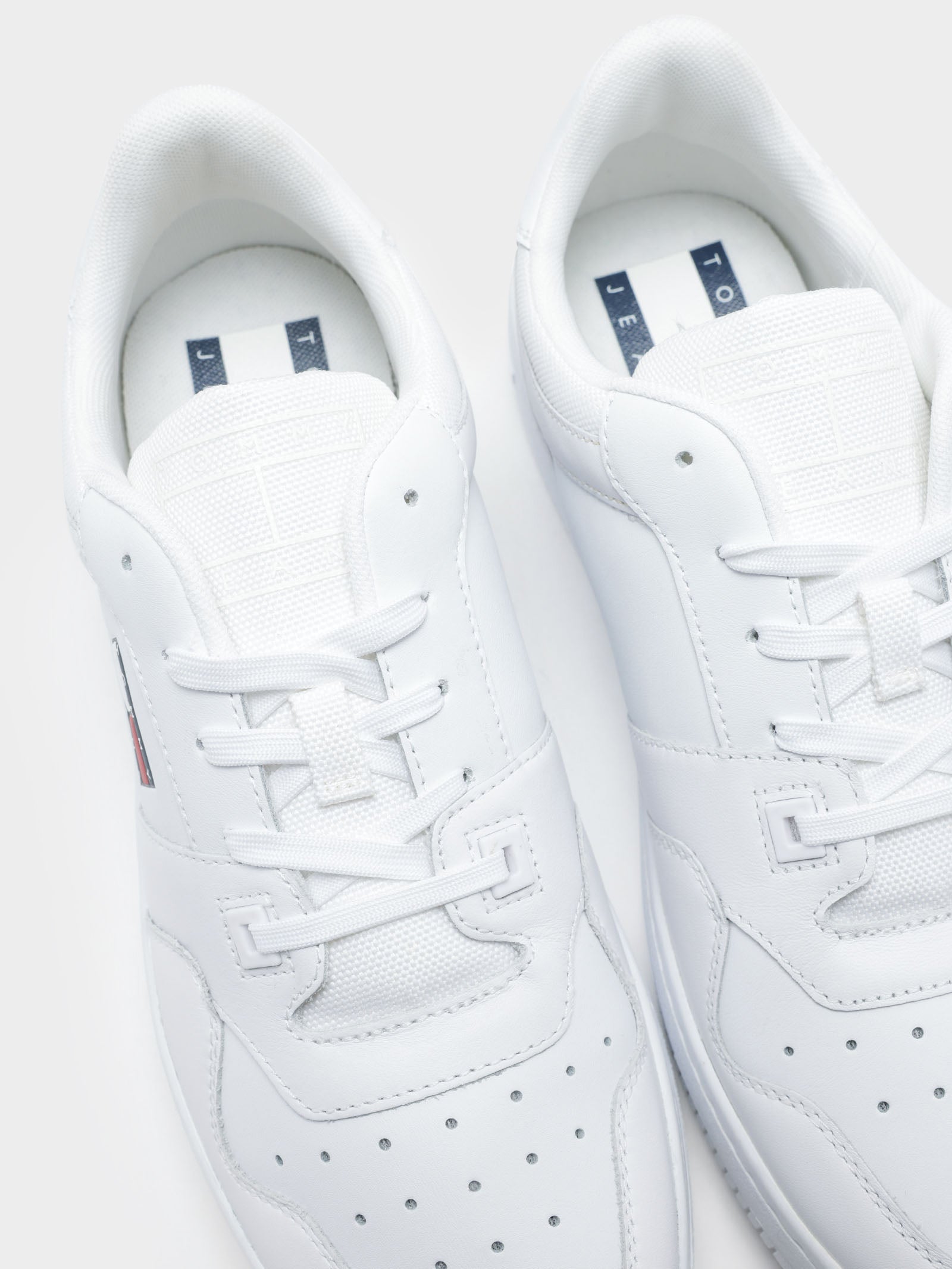 Womens Leather Basket Trainers in White