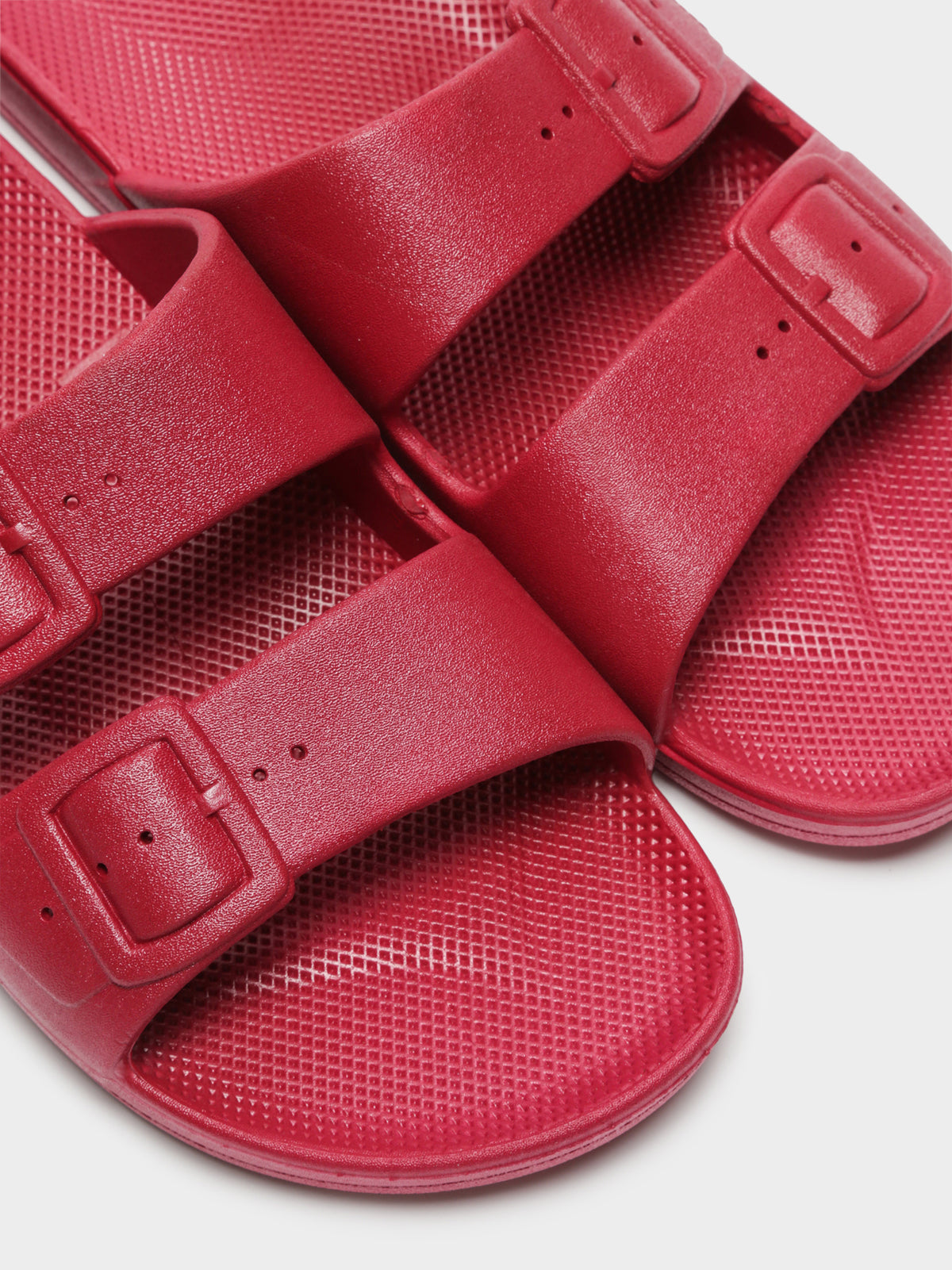 Womens Freedom Moses Slides in Cherry Bomb