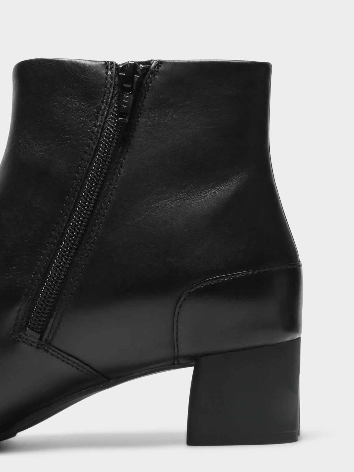 Womens Katie Ankle Boots in Black