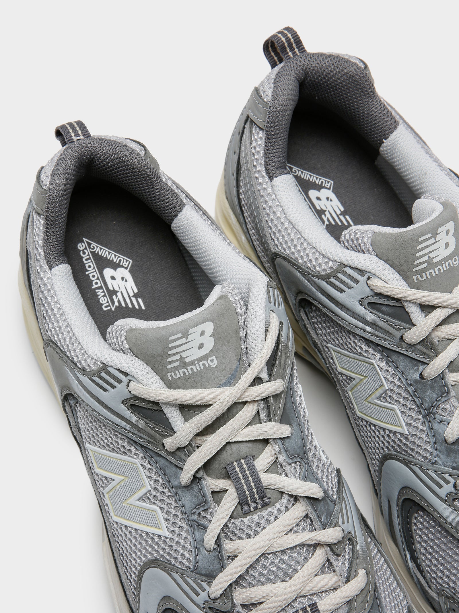 Unisex 530 Sneakers in Grey
