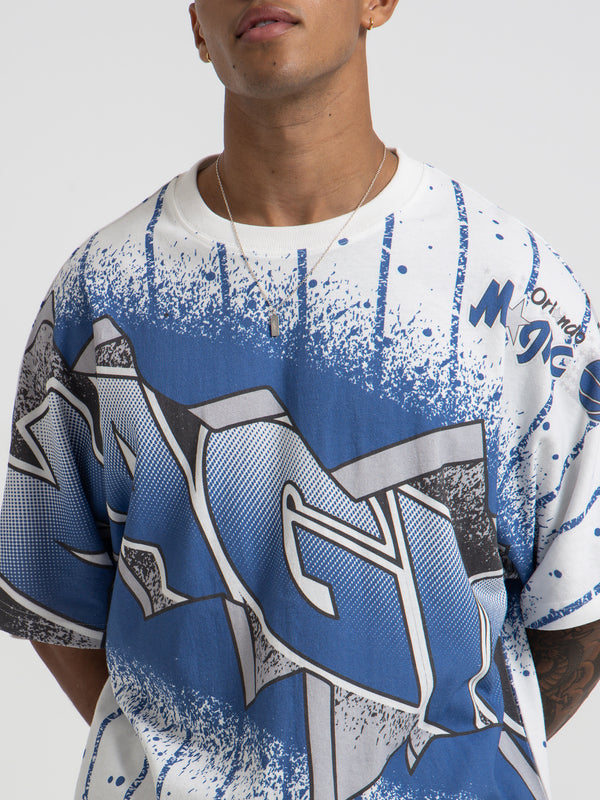 Mitchell & ness Earthquake Magic TShirt in Vintage White Glue Store