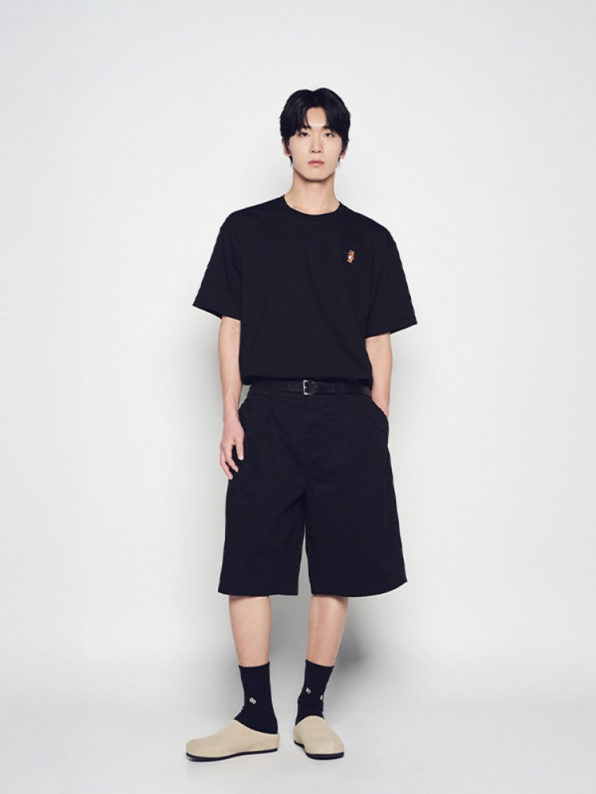ADLV Stand Ac Bear Short Sleeve T-Shirt | Black