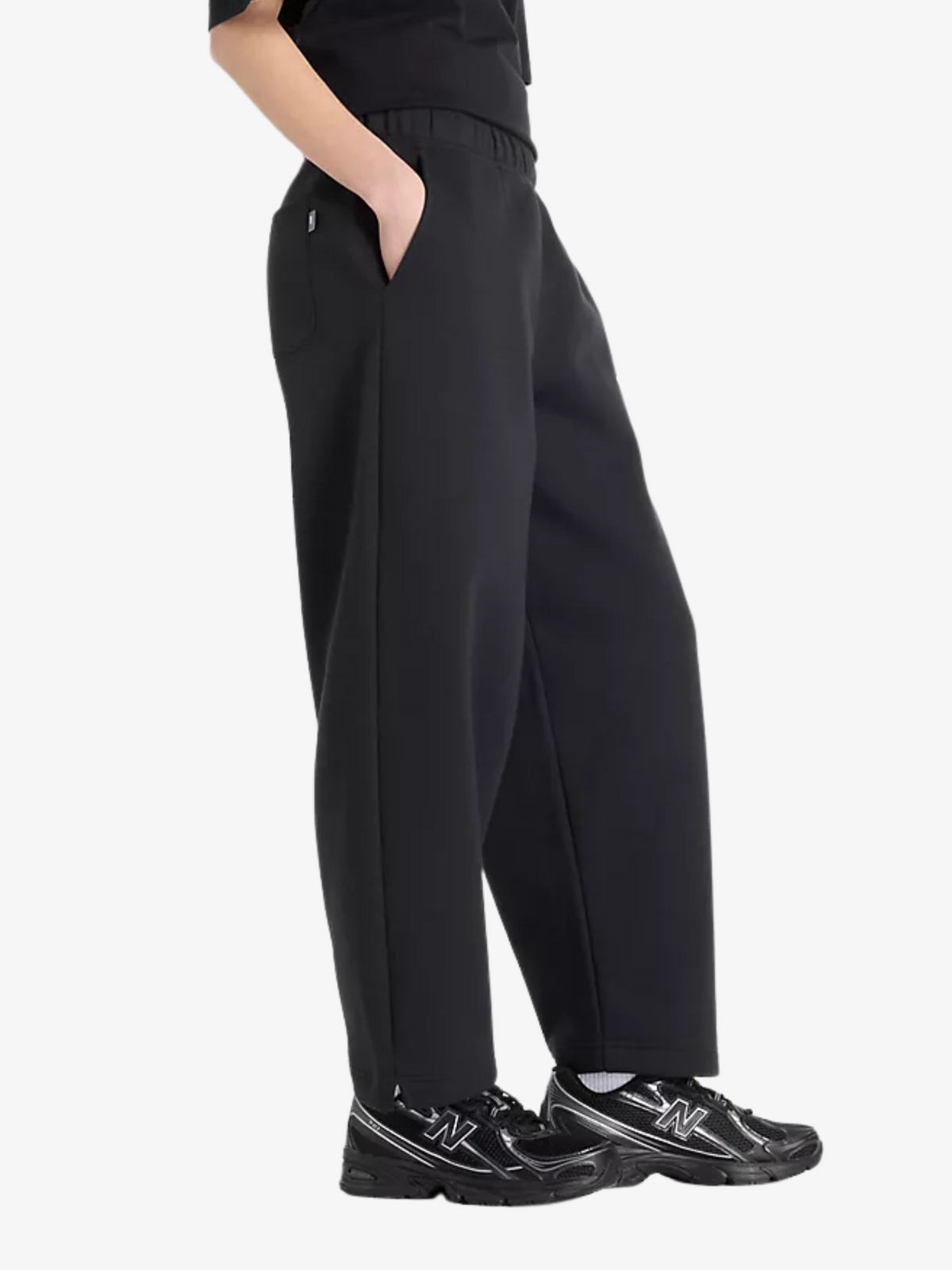 New Balance Linear Heritage Fleece Barrel Leg Pant | Black