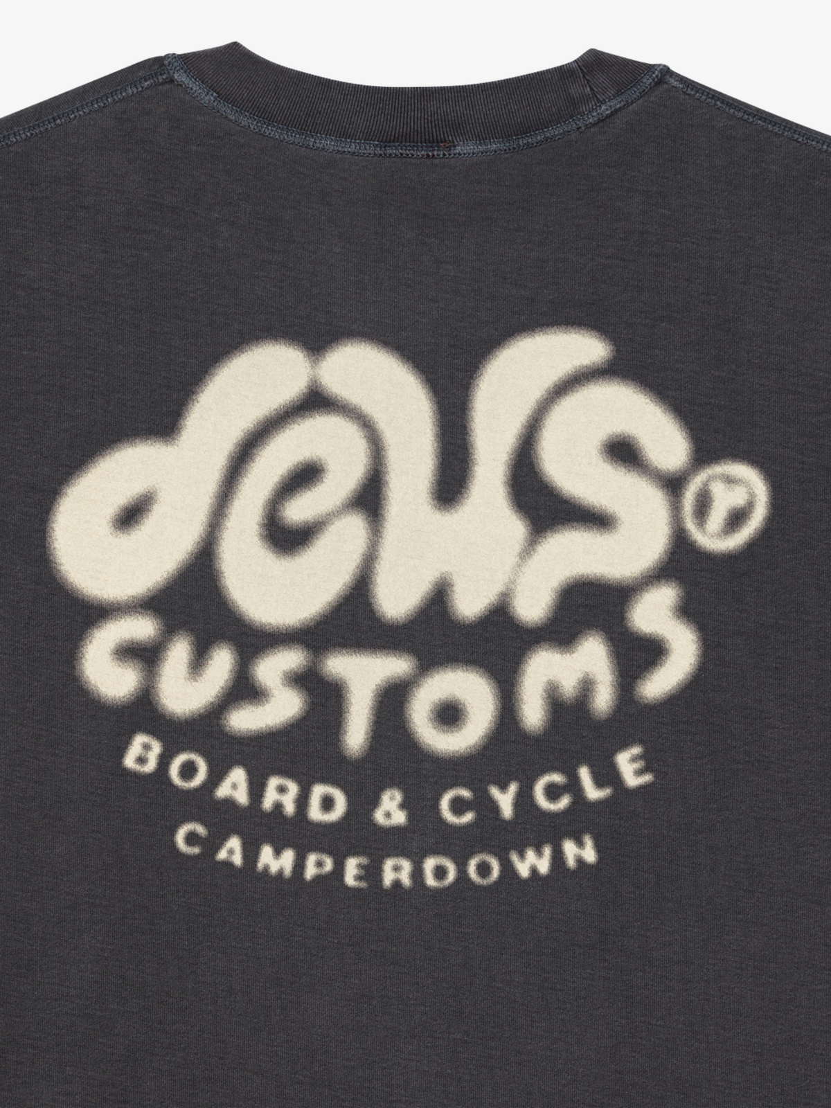 Deus Debris Reverse Tee | Washed Black