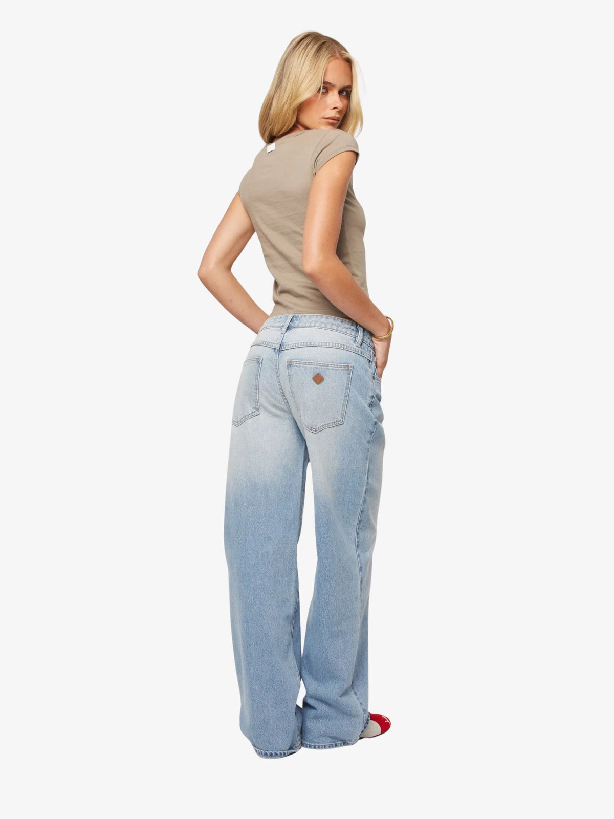 Abrand 99 Low Baggy Jeans | Kaia Worn