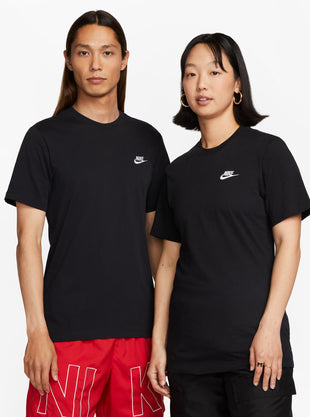 Sportswear Club T-Shirt in Black & White
