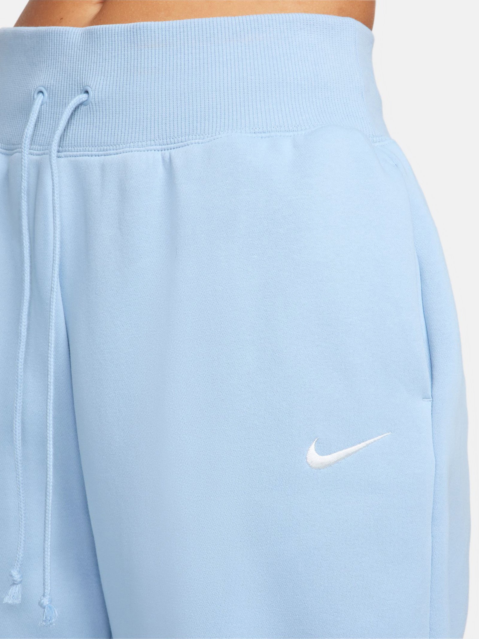 Nike Sweat shorts SPORTSWEAR PHOENIX FLEECE in light green