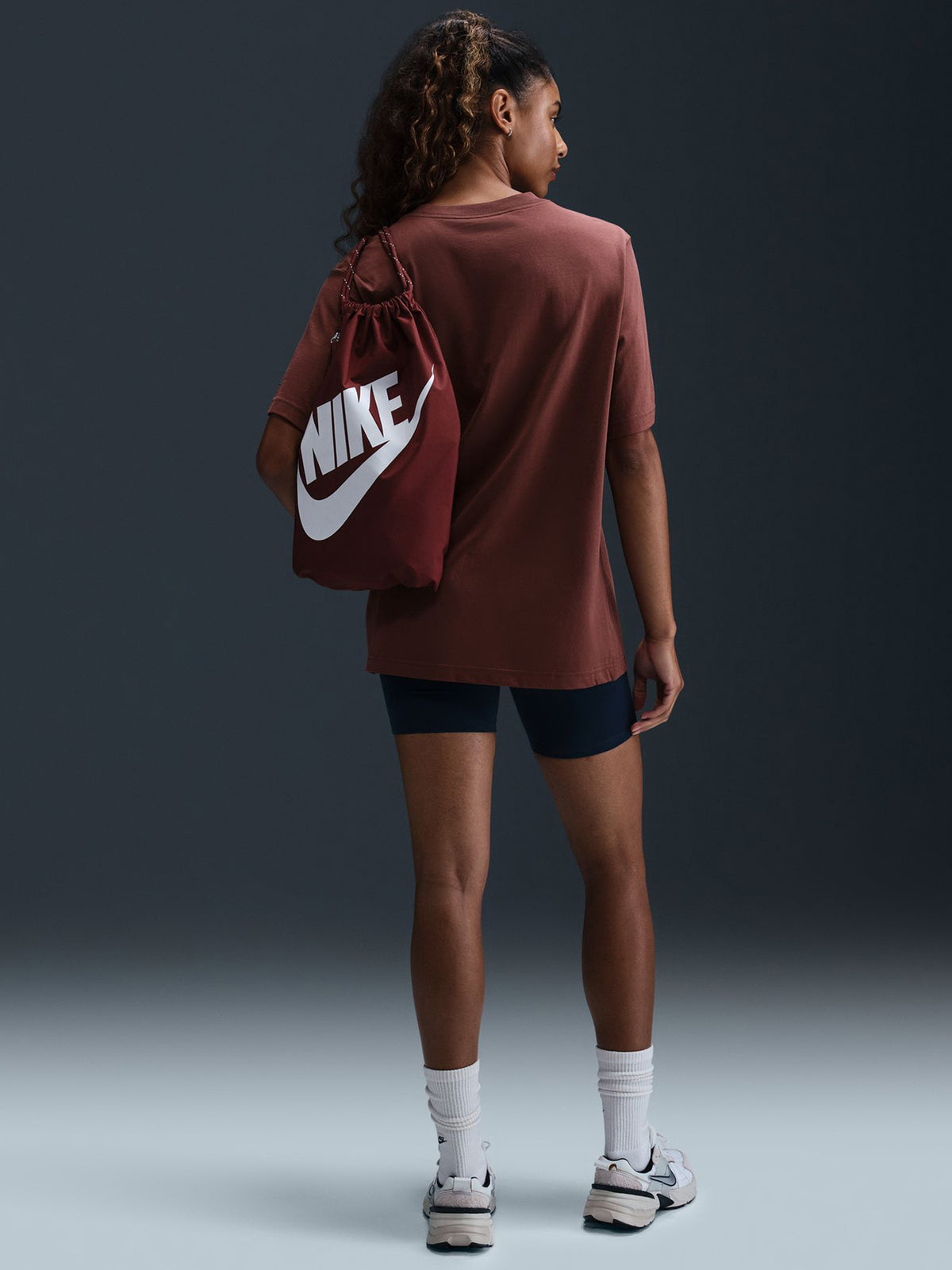 Nike Sportswear Phoenix T-Shirt | Red Sepia