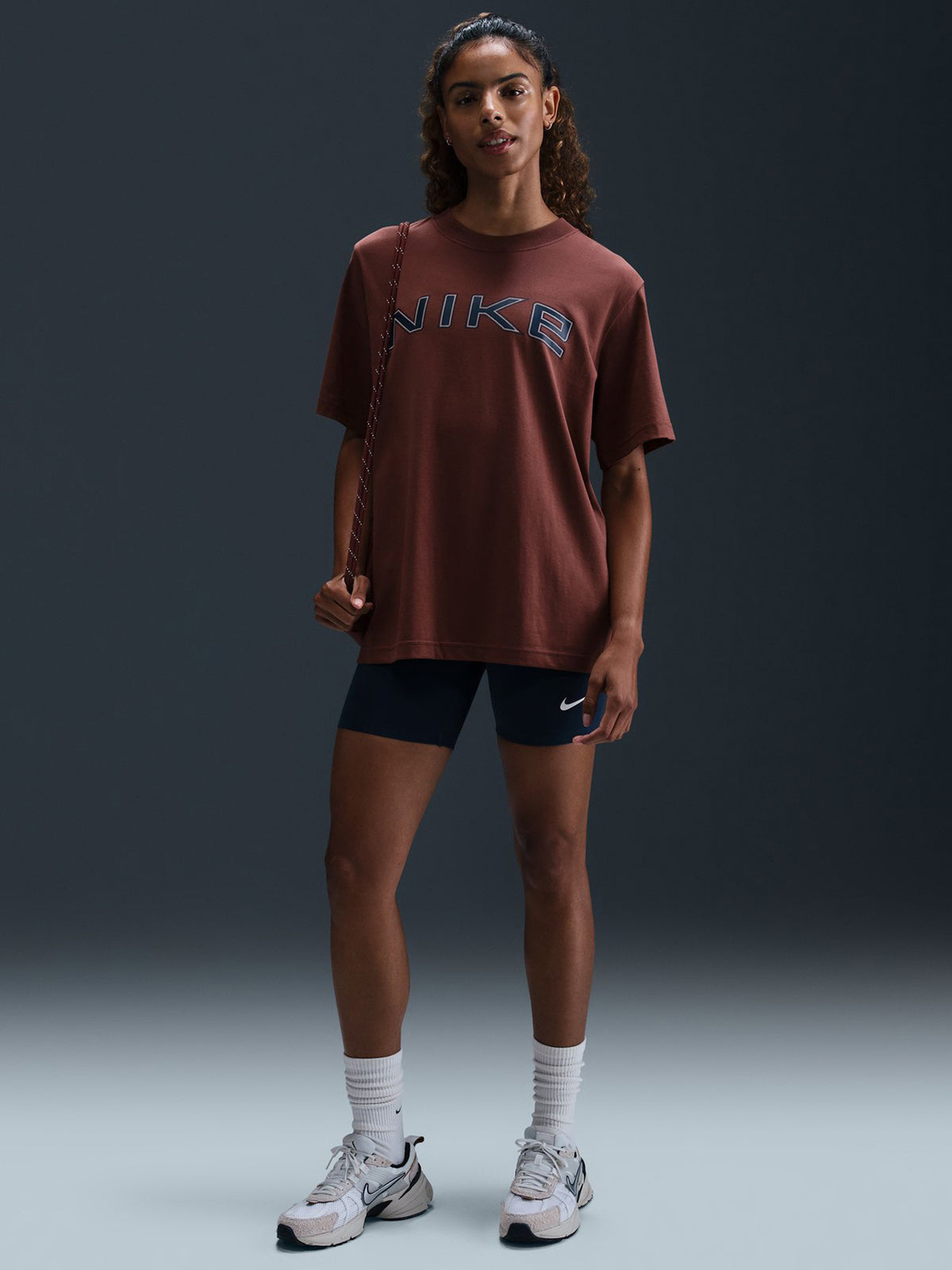 Nike Sportswear Phoenix T-Shirt | Red Sepia