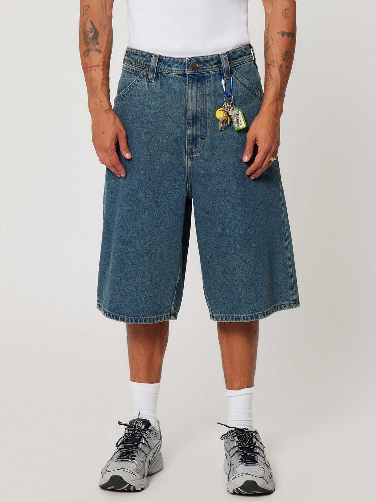 Abrand A6 Big Baggy Short Felix | Mid Vintage Indigo