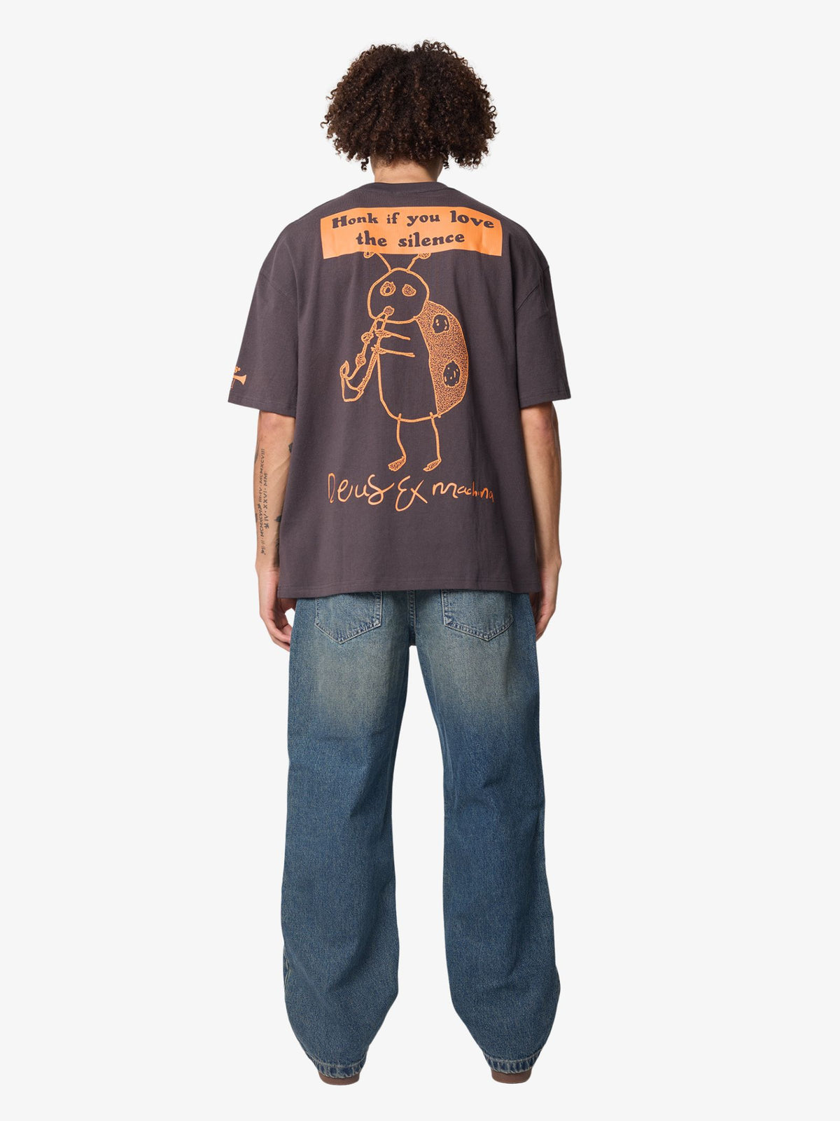 Deus Noise Complaint Tee | Anthracite