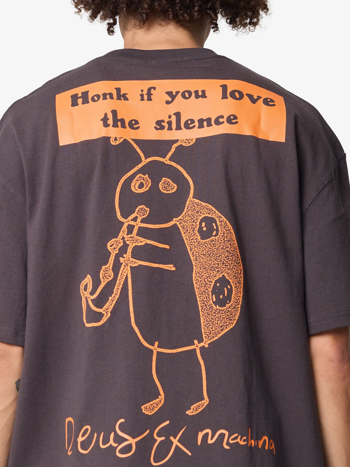 Deus Noise Complaint Tee | Anthracite