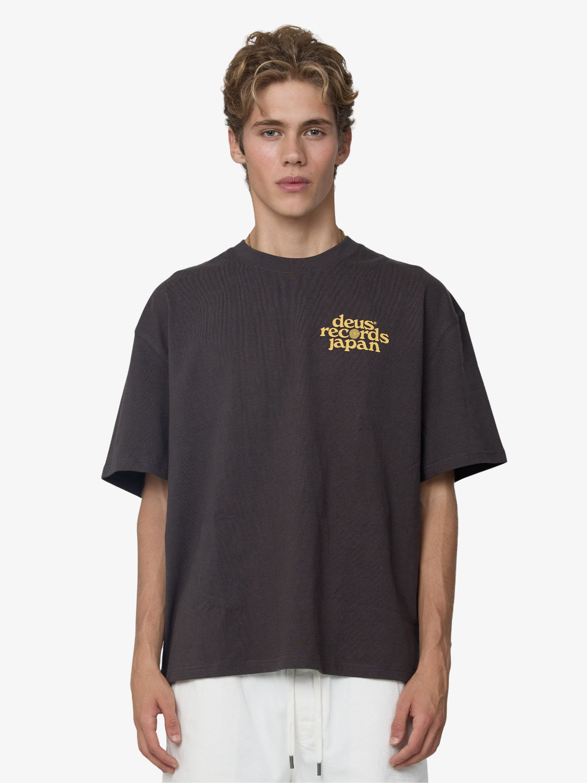 Deus Reverse Strata Tee | Anthracite