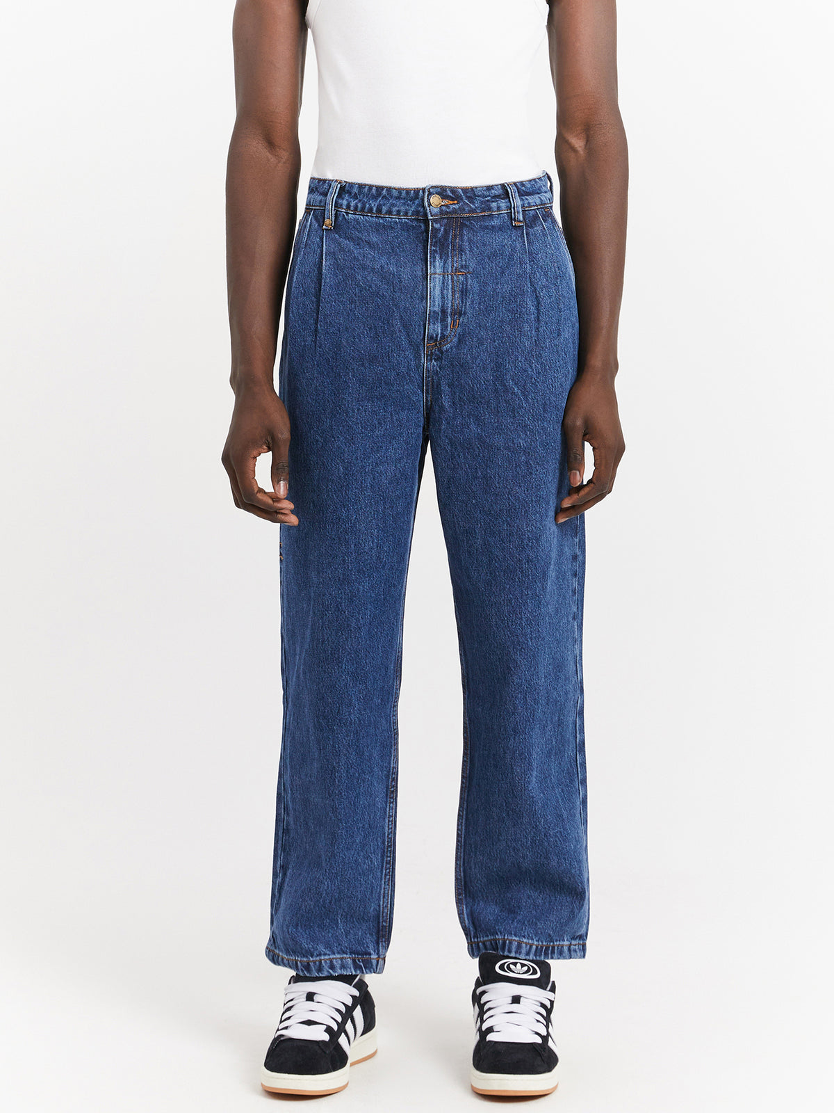 Big Slacker Pleated Jeans in Worn In Blue