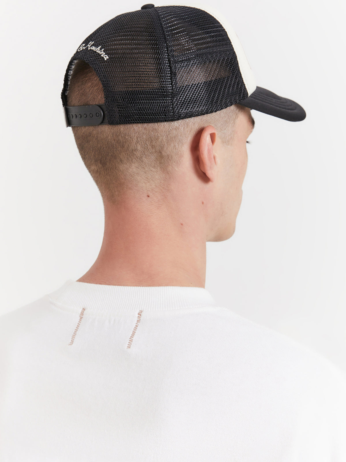 Deus Formosa Trucker Cap | Red/Black