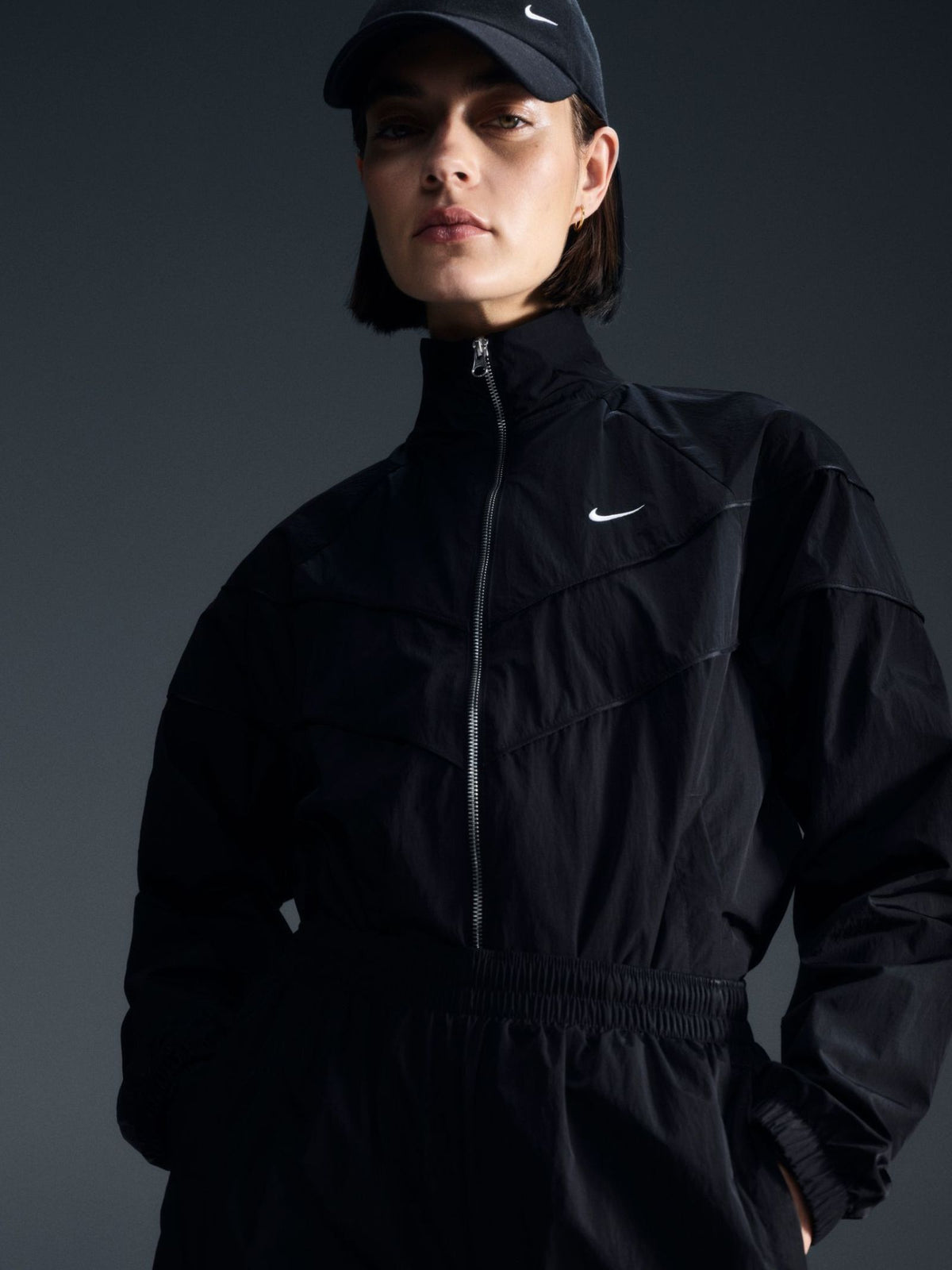Nike Women's Loose UV Woven Full-Zip Jacket | Black/White