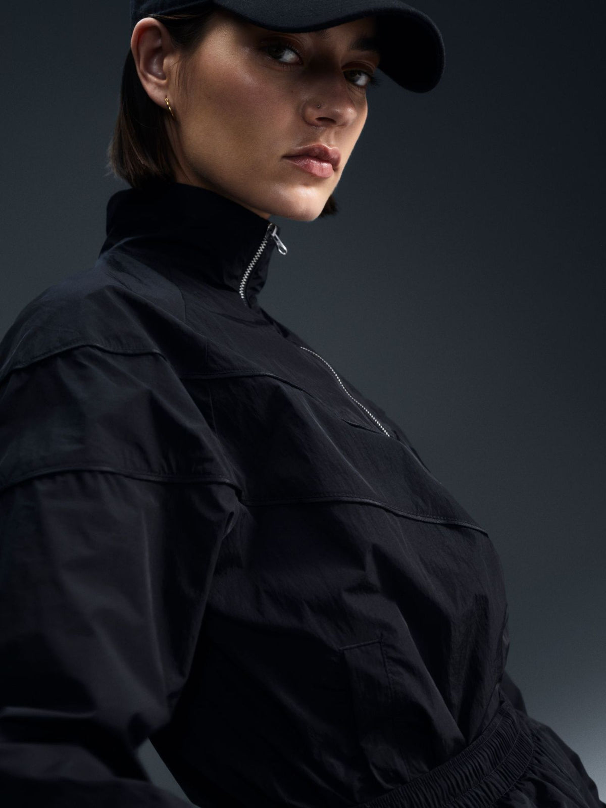 Nike Women's Loose UV Woven Full-Zip Jacket | Black/White