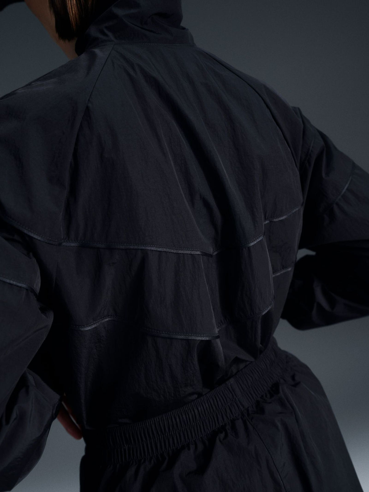 Nike Women's Loose UV Woven Full-Zip Jacket | Black/White