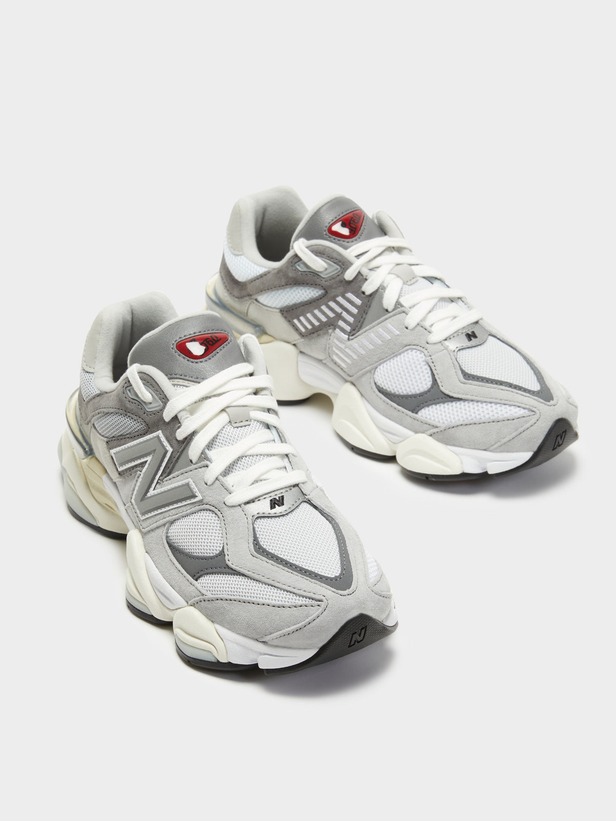 Unisex 9060 Sneakers in Grey