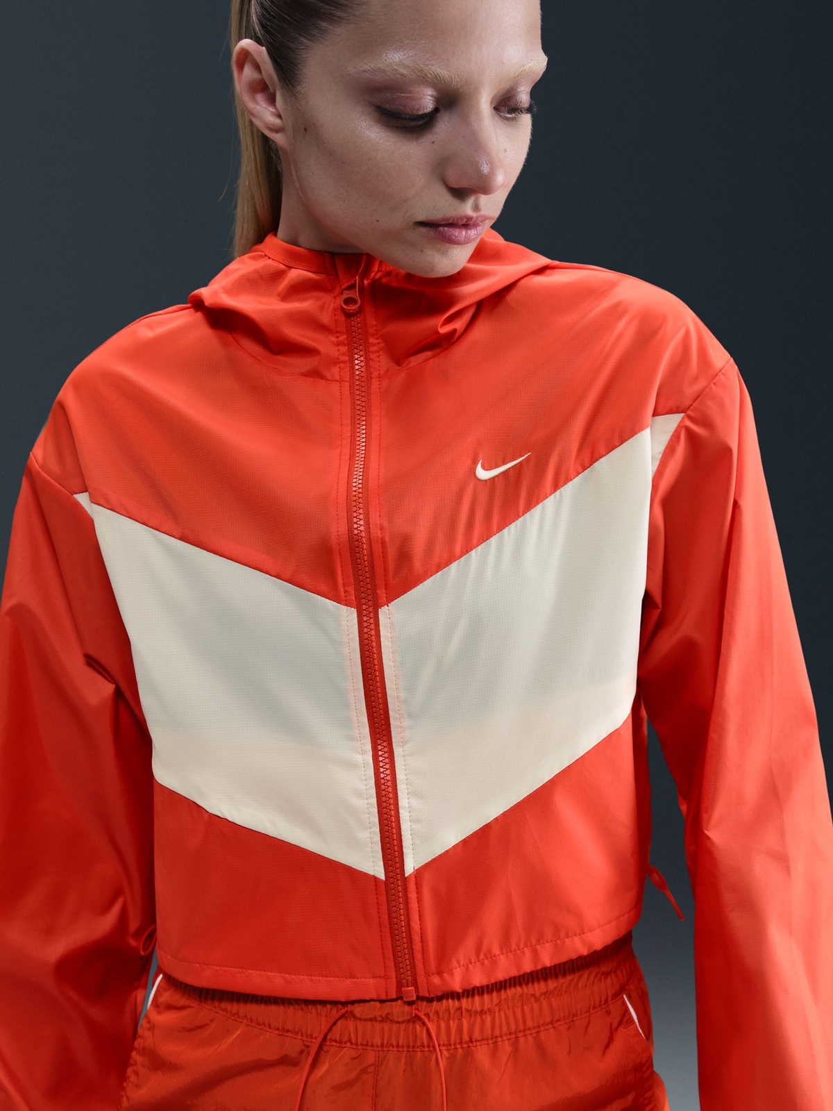 Nike Women's Loose Woven Hooded Jacket | Picante Red/Sail/Sail