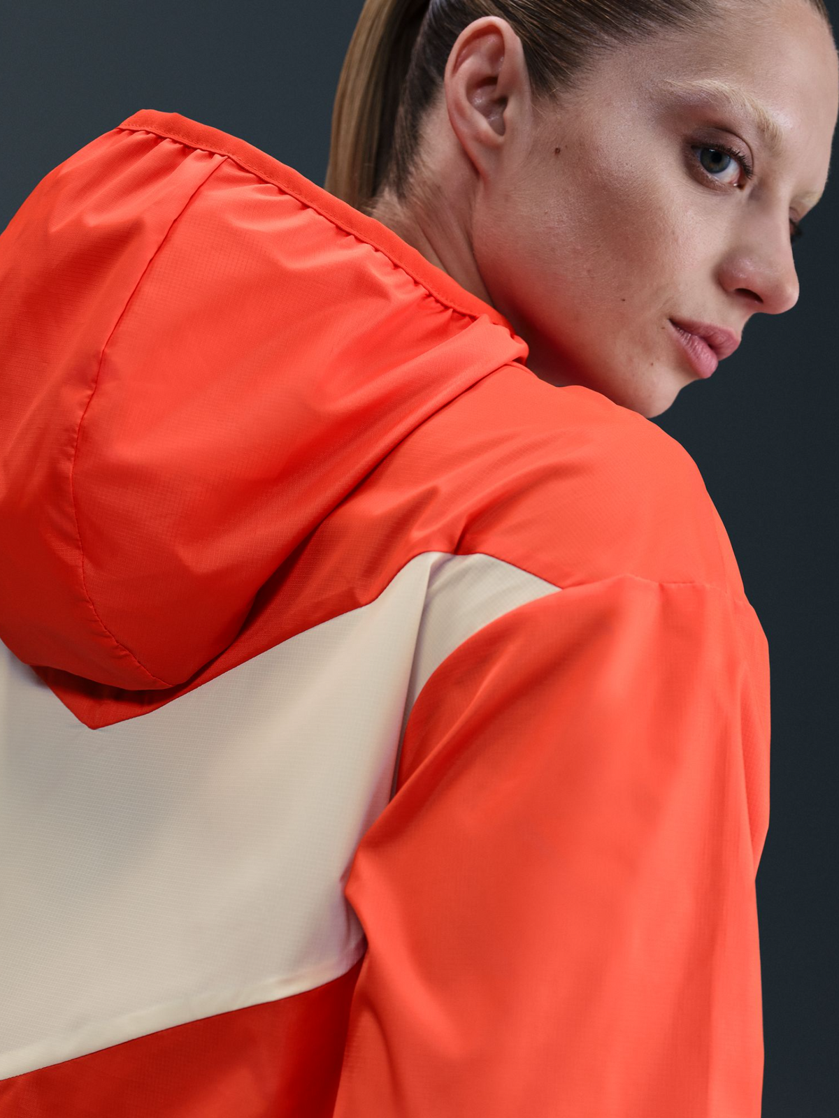 Nike Women's Loose Woven Hooded Jacket | Picante Red/Sail/Sail