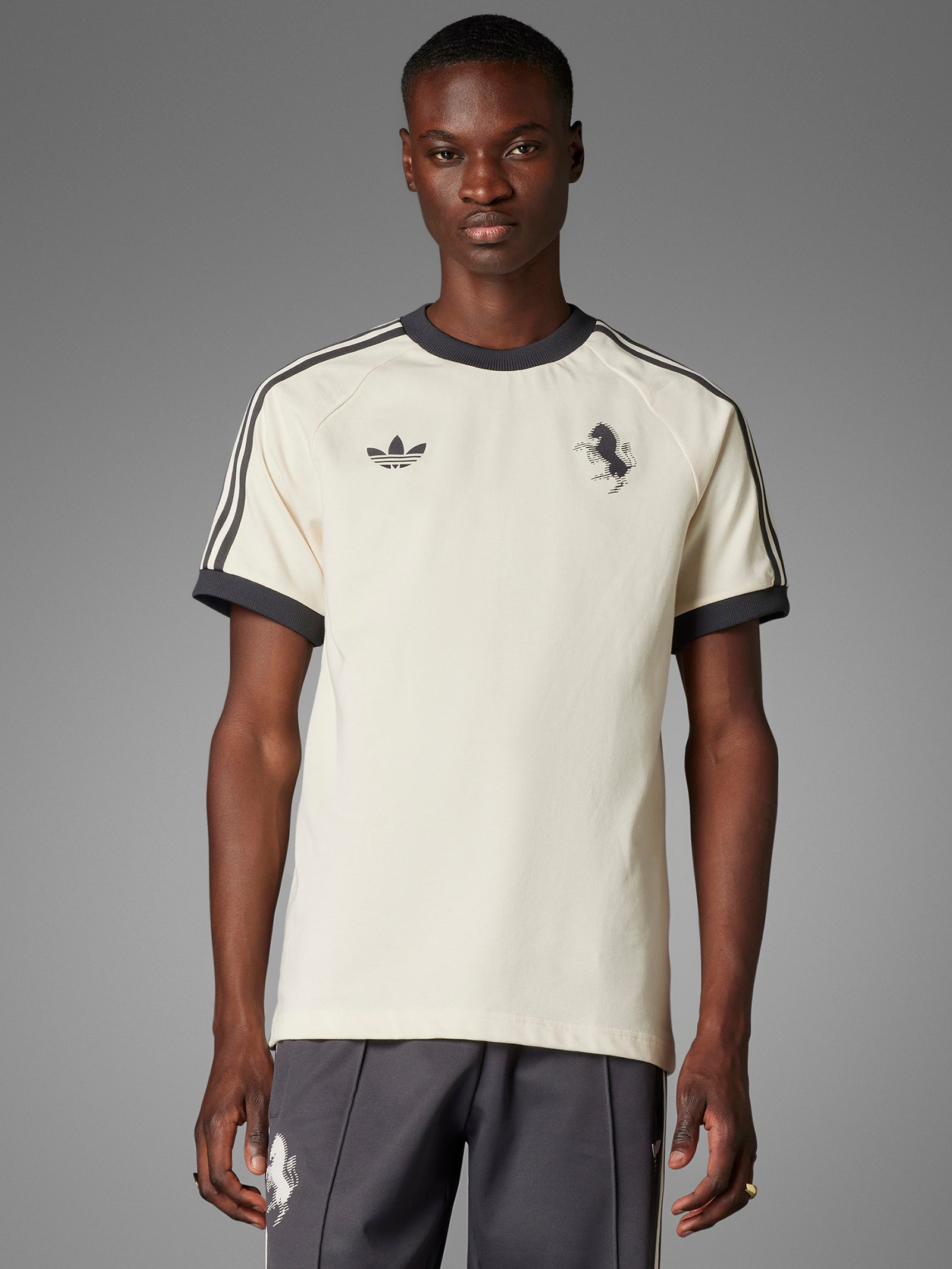 adidas Juventus Tシャツ Adidas Juventus Classics T-Shirt Wonder White | Glue Store