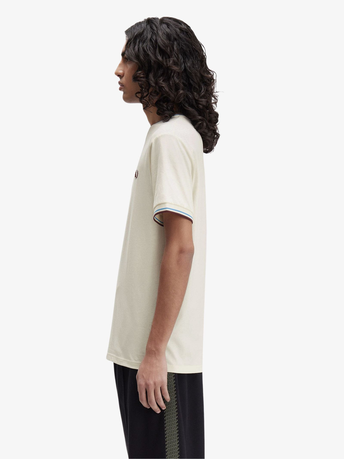 Fred Perry Twin Tipped T-Shirt | Ecru Court Blue Oxblood