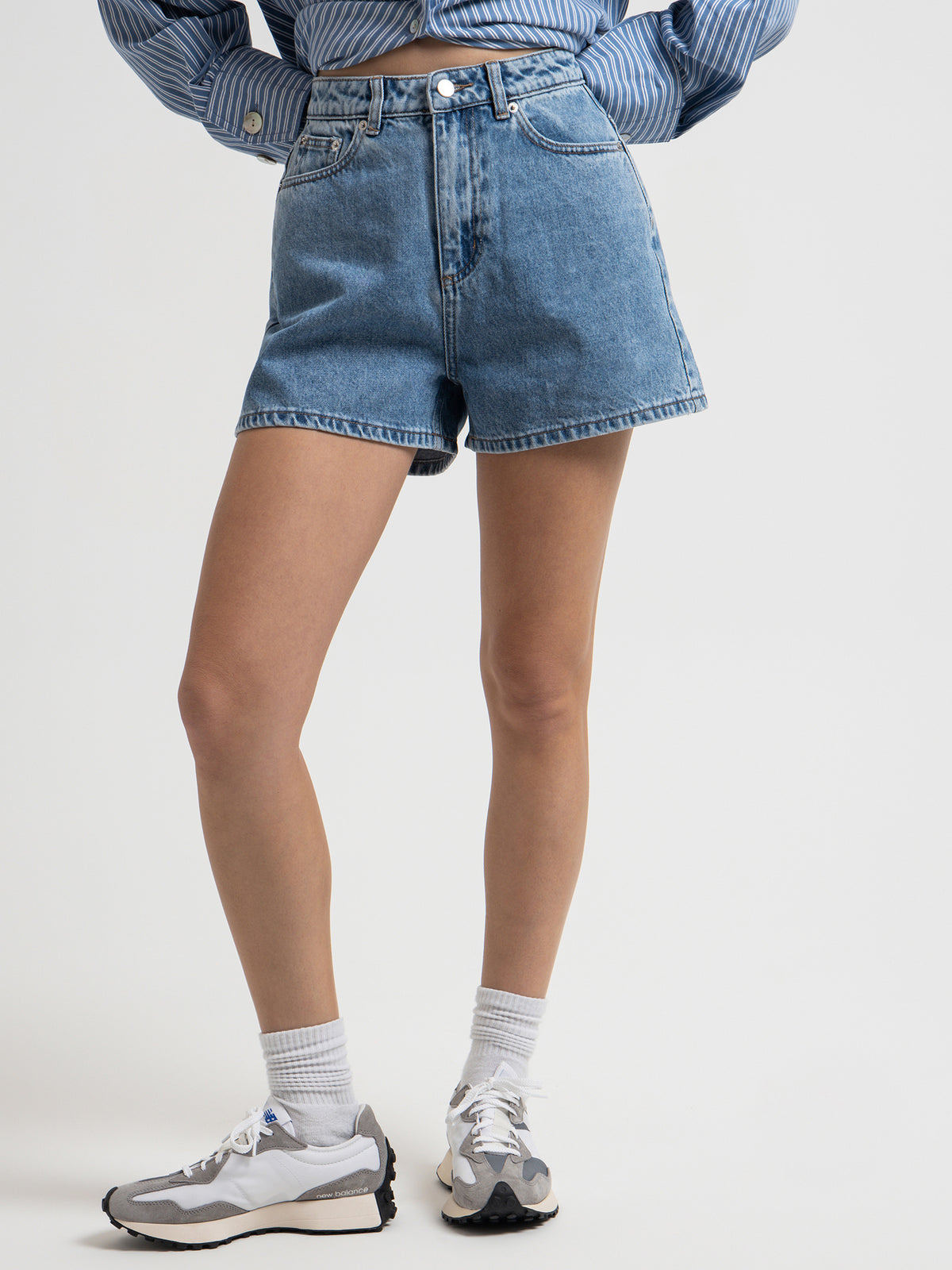 Organic Mom Shorts in Washed Blue