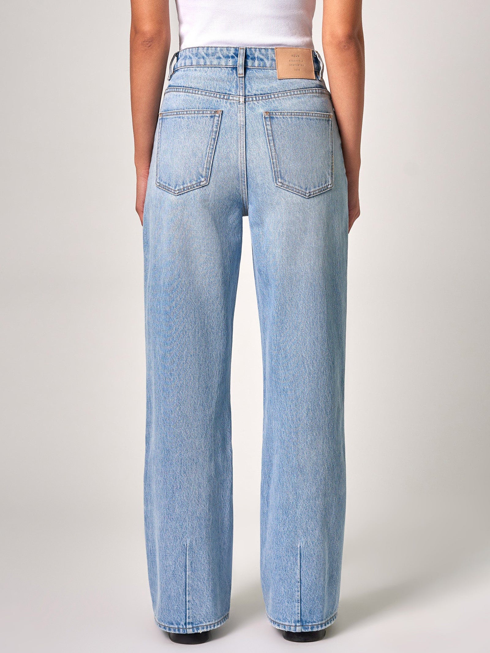 Coco Relaxed Brooklyn Jeans in Mid Vintage Indigo