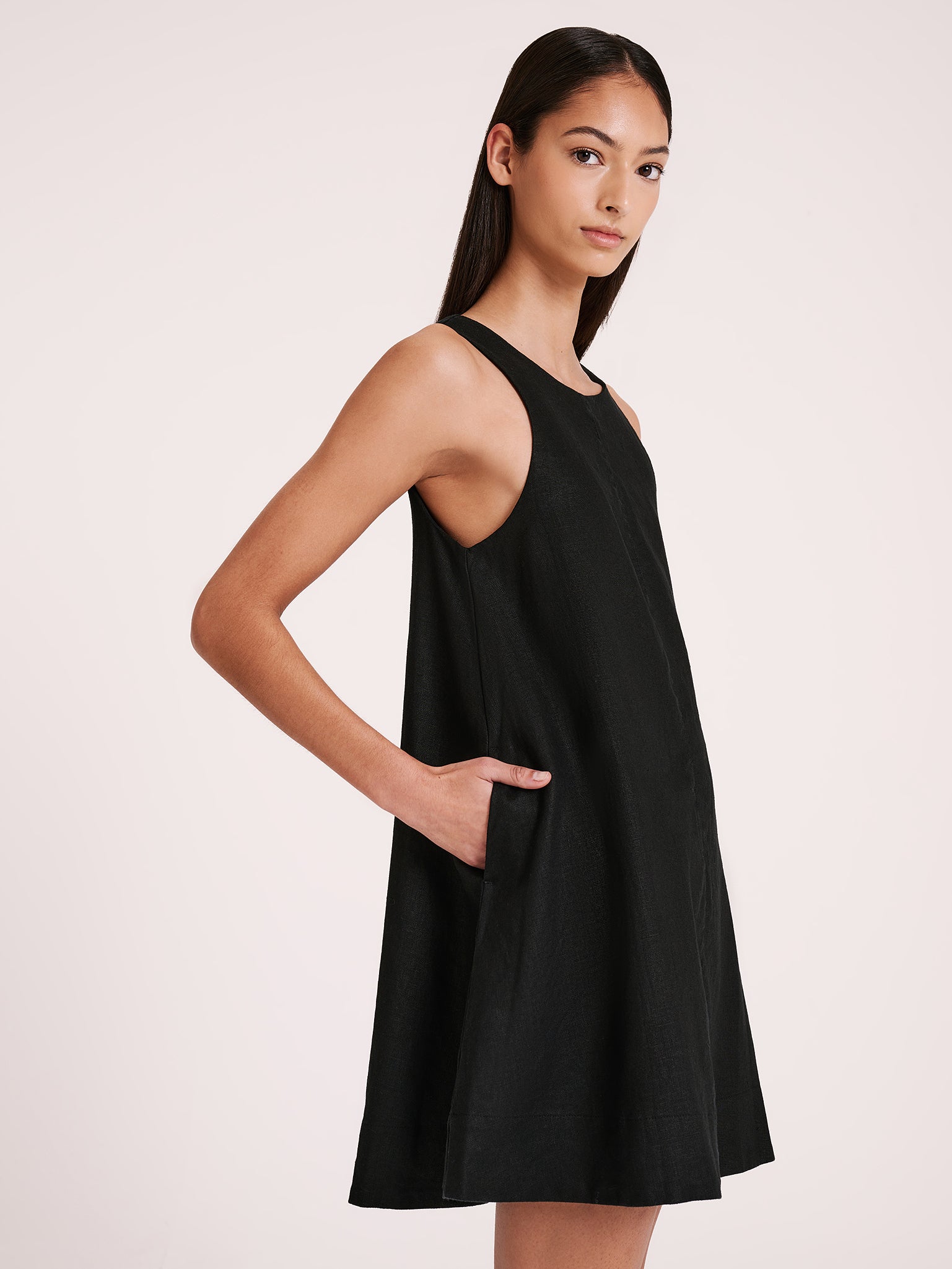 Nemi Linen Dress in Black