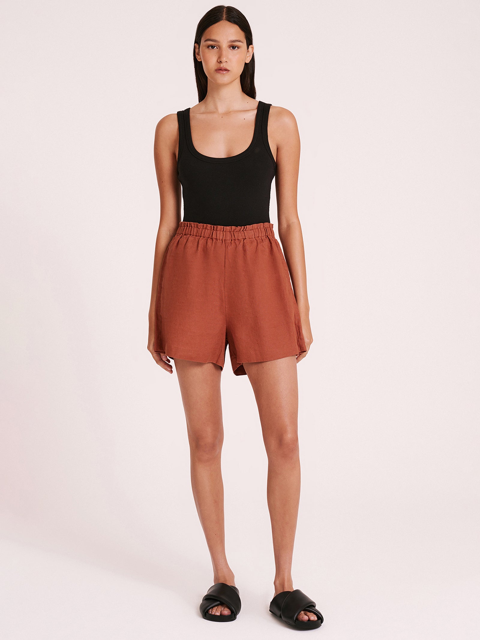 Amani Linen Shorts in Amber