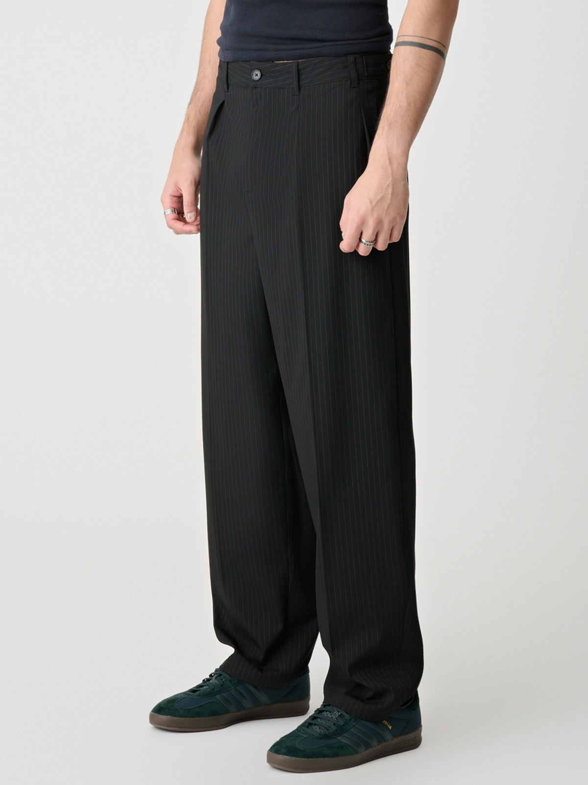 Xlarge Amplify Pleated Trouser | Black Stripe
