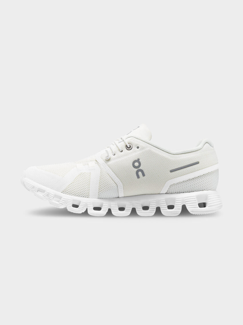 Womens Cloud 5 Sneakers in Undyed White/White
