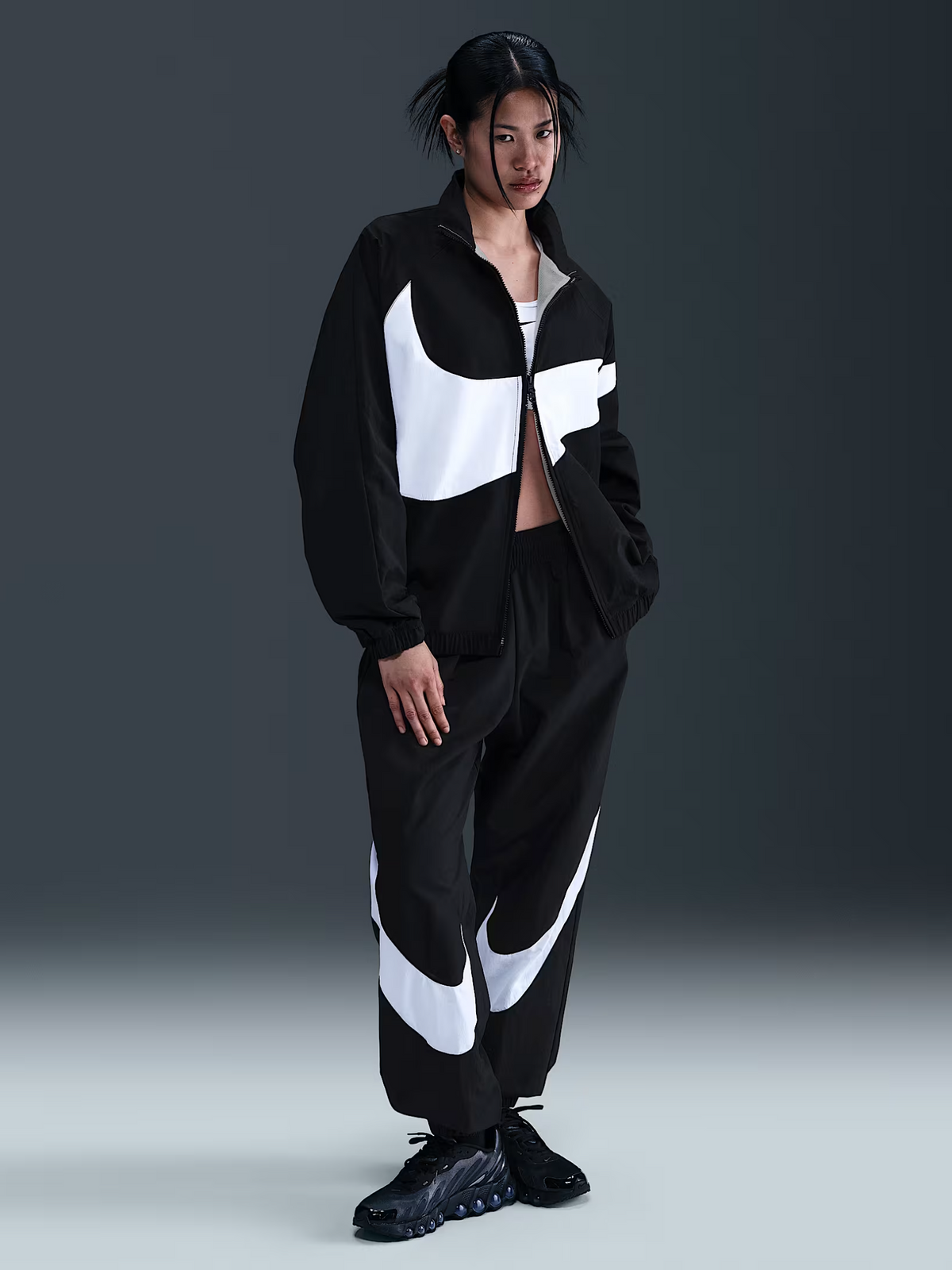 Nike NSW Mid-Rise Joggers | Black/White