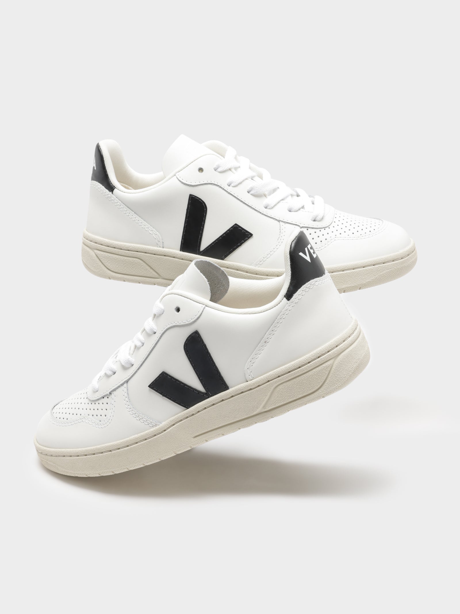 Unisex V-10 Leather Sneakers