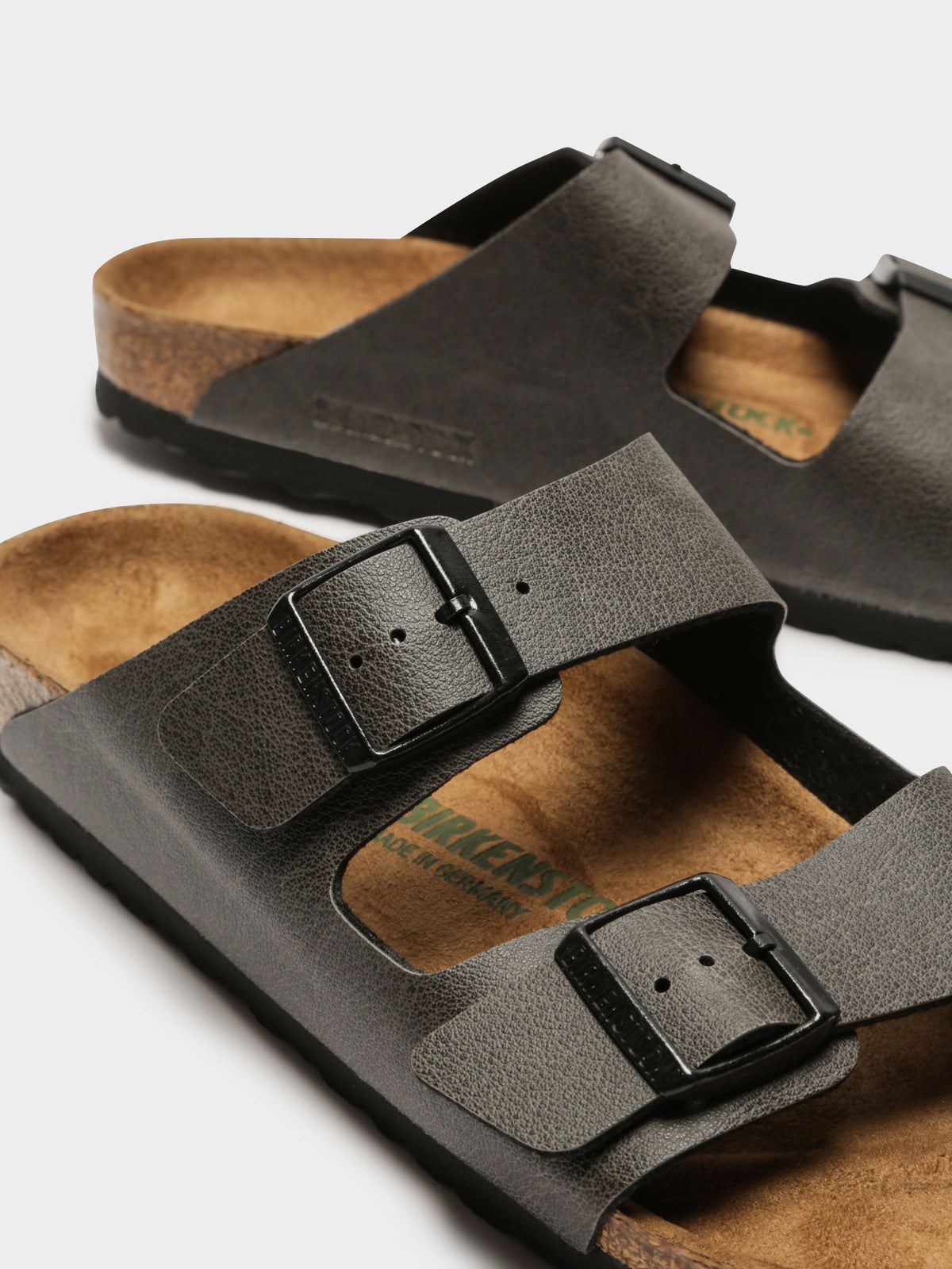 Unisex Arizona Vegan Footbed Birko-Flor Pull-Up Sandals in Athracite Black