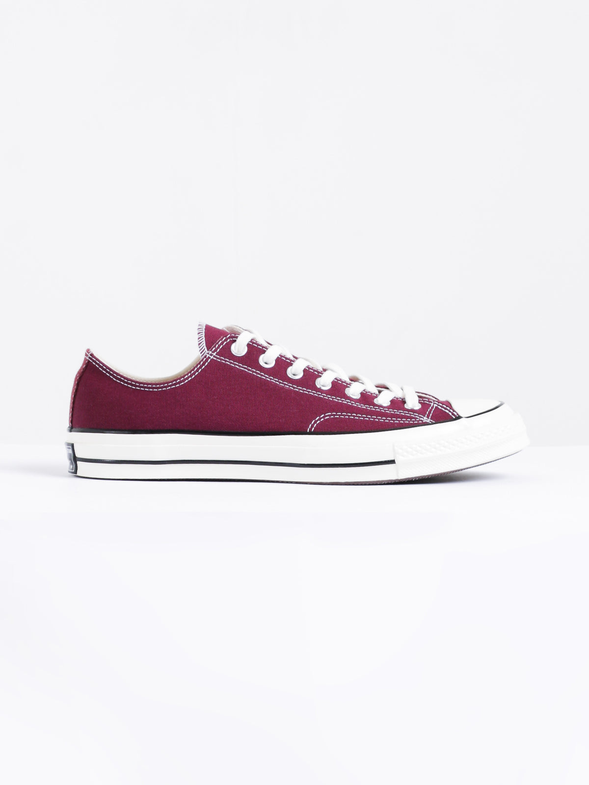 Mens Chuck Taylor All Star Low Top Sneakers in Obsidian Red
