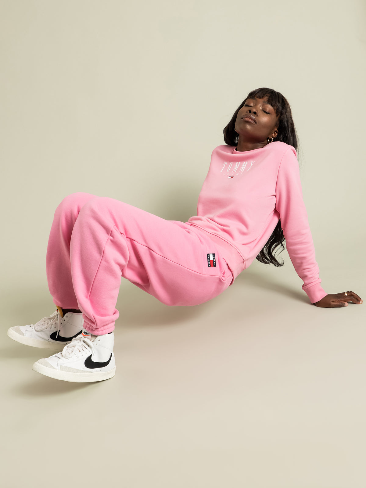 Relaxed Hours Badge Sweatpants in Daisy Pink