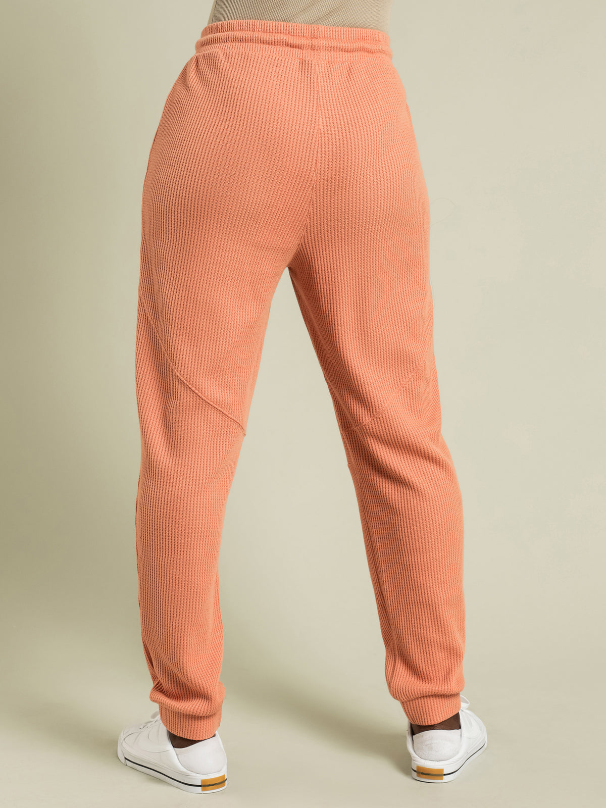 Rebound Trackpants in Coral