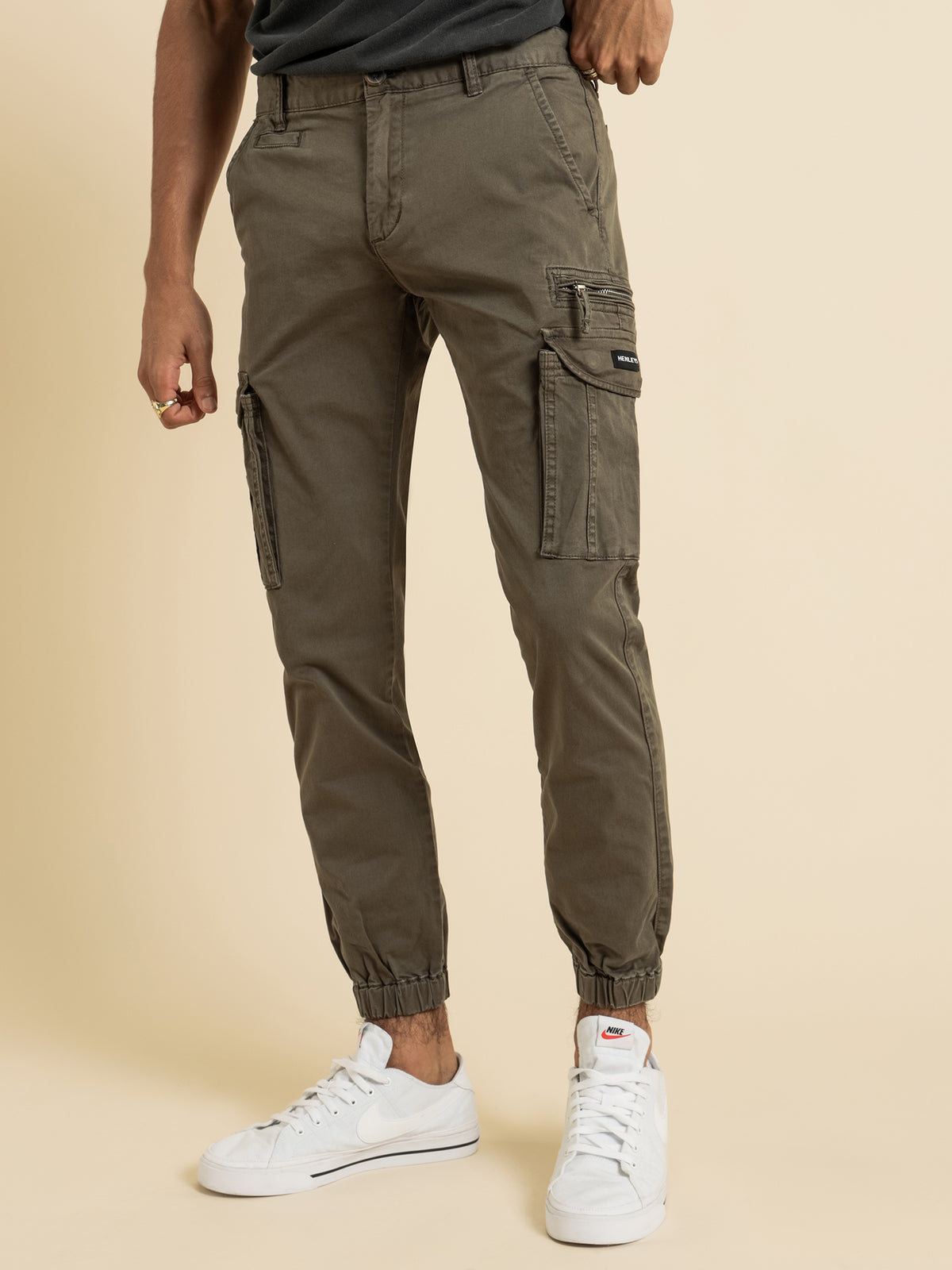Eagle Cargo Pants in Army Green