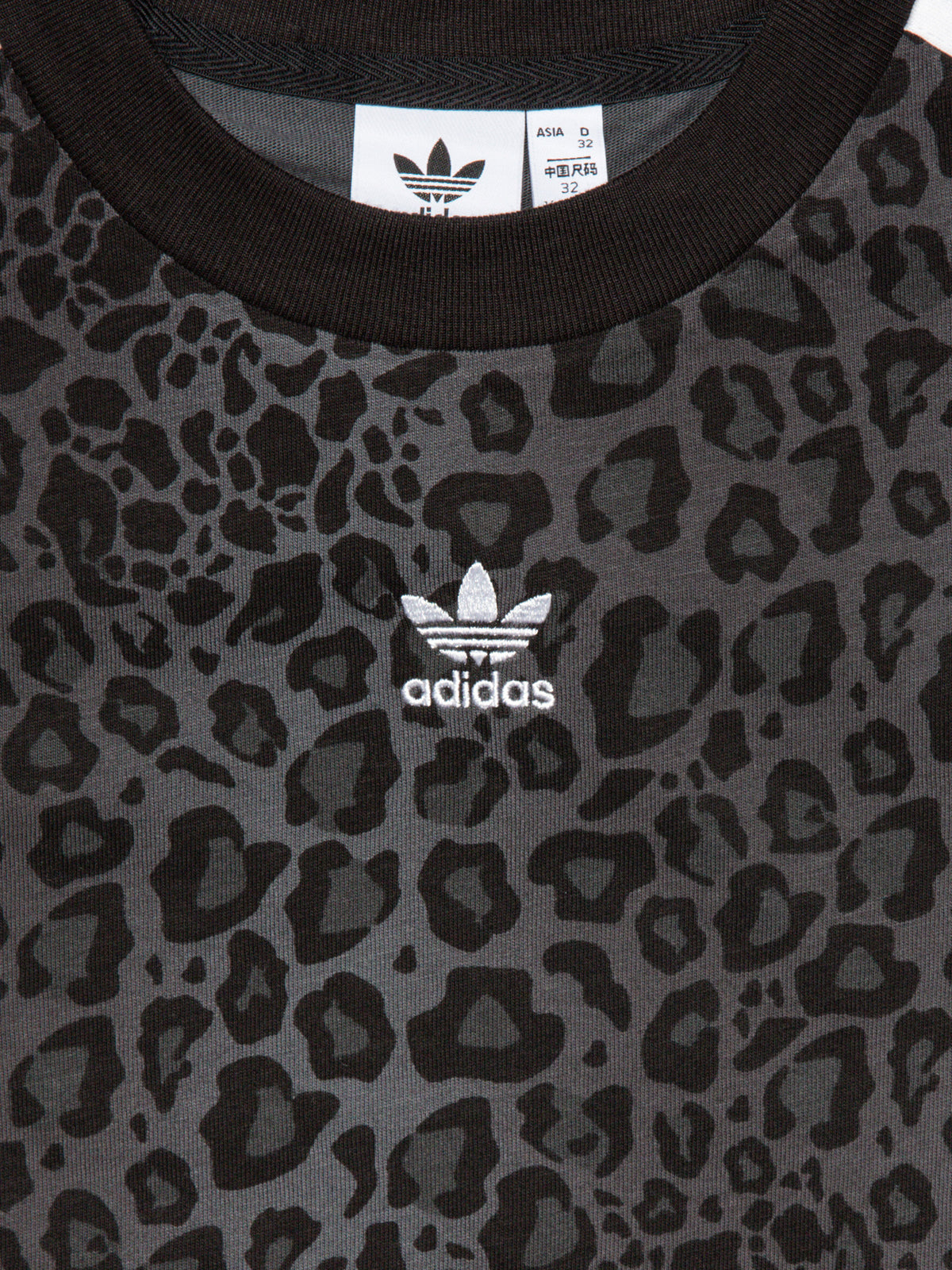 Cropped T-Shirt in Black Leopard
