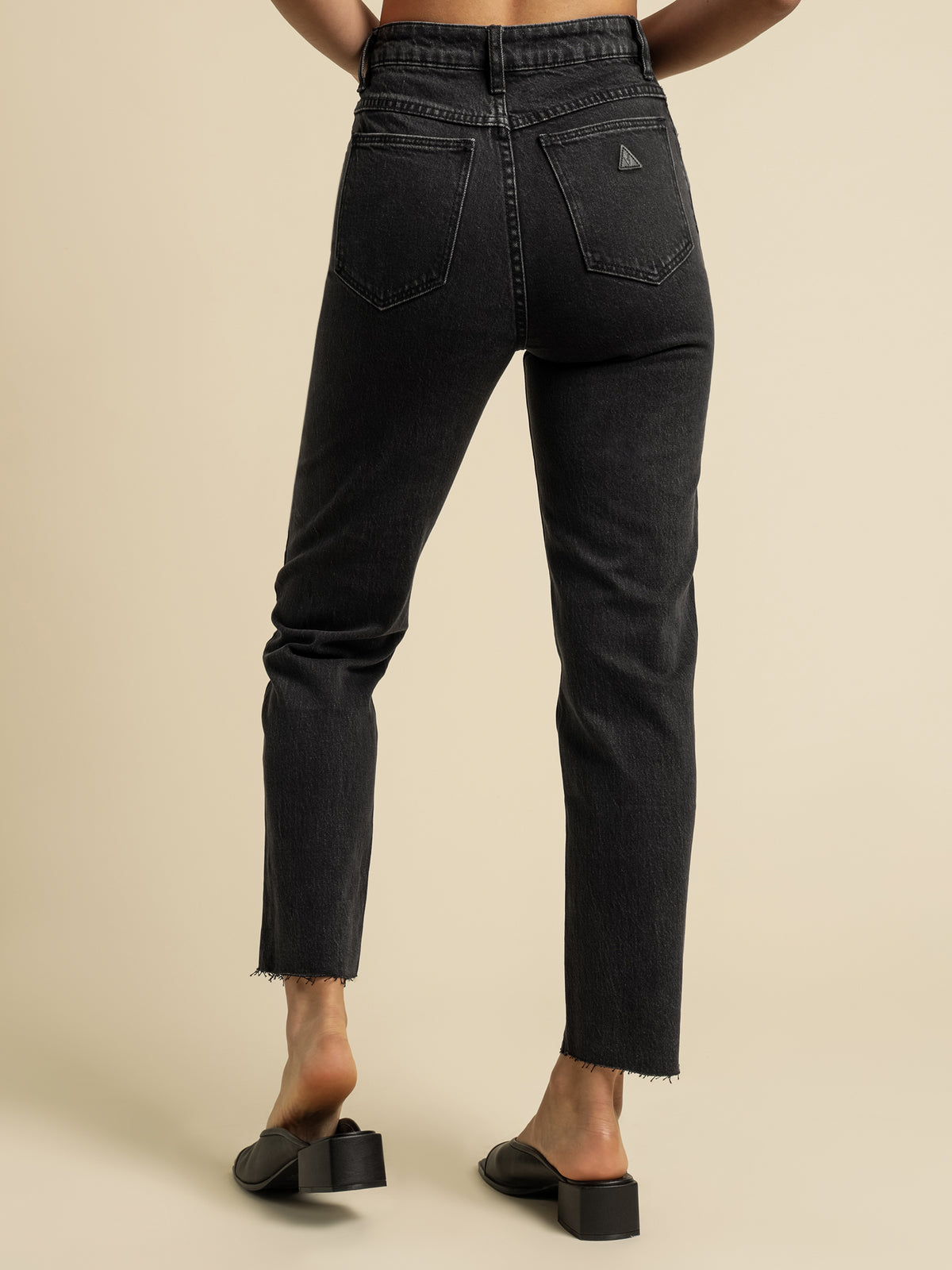 94 High Slim Jeans in Charo Black