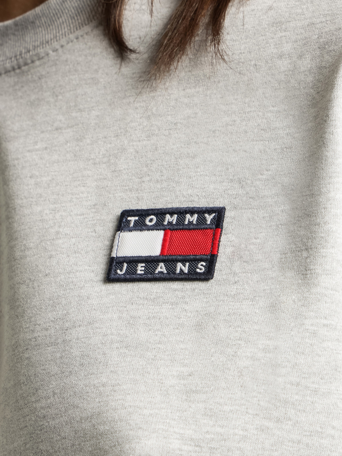 Tommy Badge Long Sleeve T-Shirt in Silver Grey