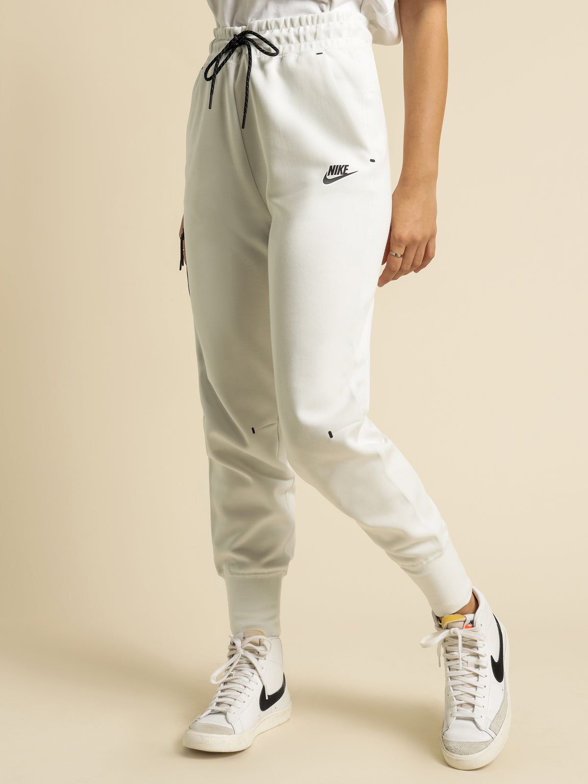 Sportswear Tech Fleece Trackpants in Summit White