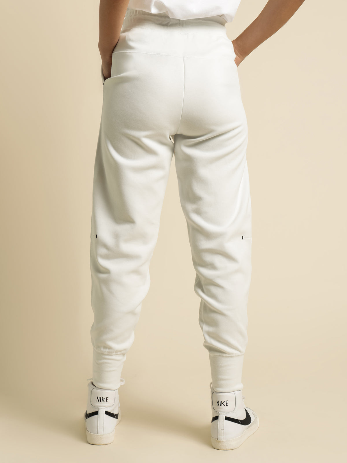 Nike Sportswear Tech Fleece Trackpants | Summit Whi